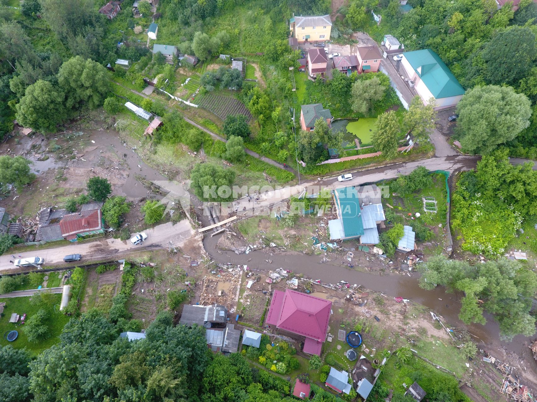 Руза, Московская область. Вид сверху на последствия прорыва дамбы в подмосковной Рузе.