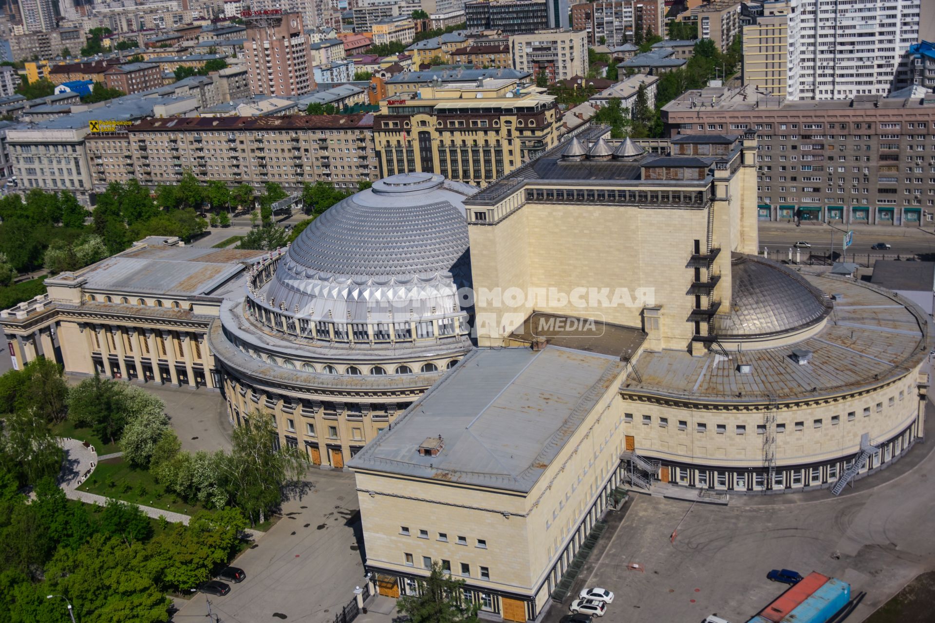 Новосибирск. Вид сверху на оперный театр.