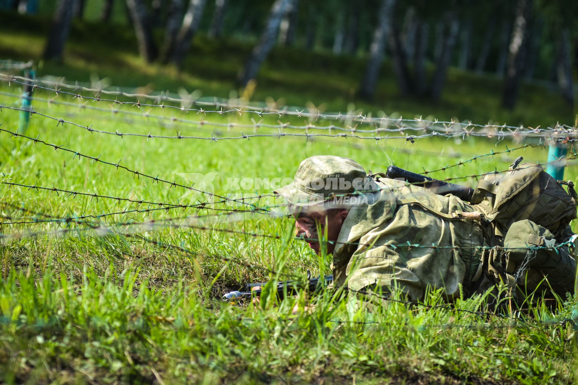 Новосибирск. Военнослужащие во время  всеармейского этапа  `Тропа разведчика ` конкурса `Отличники войсковой разведки`.