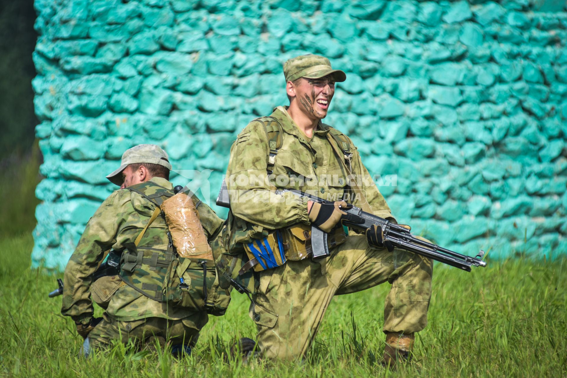 Новосибирск. Военнослужащие во время  всеармейского этапа  `Тропа разведчика ` конкурса `Отличники войсковой разведки`.