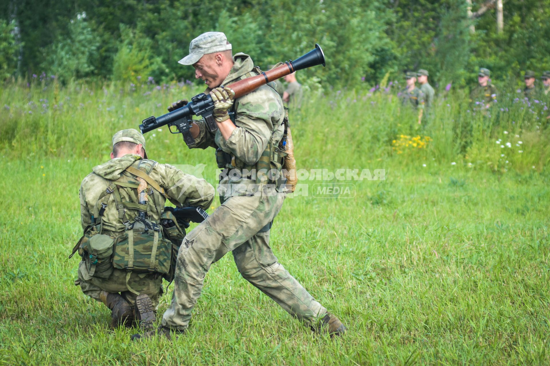 Новосибирск. Военнослужащие во время  всеармейского этапа  `Тропа разведчика ` конкурса `Отличники войсковой разведки`.