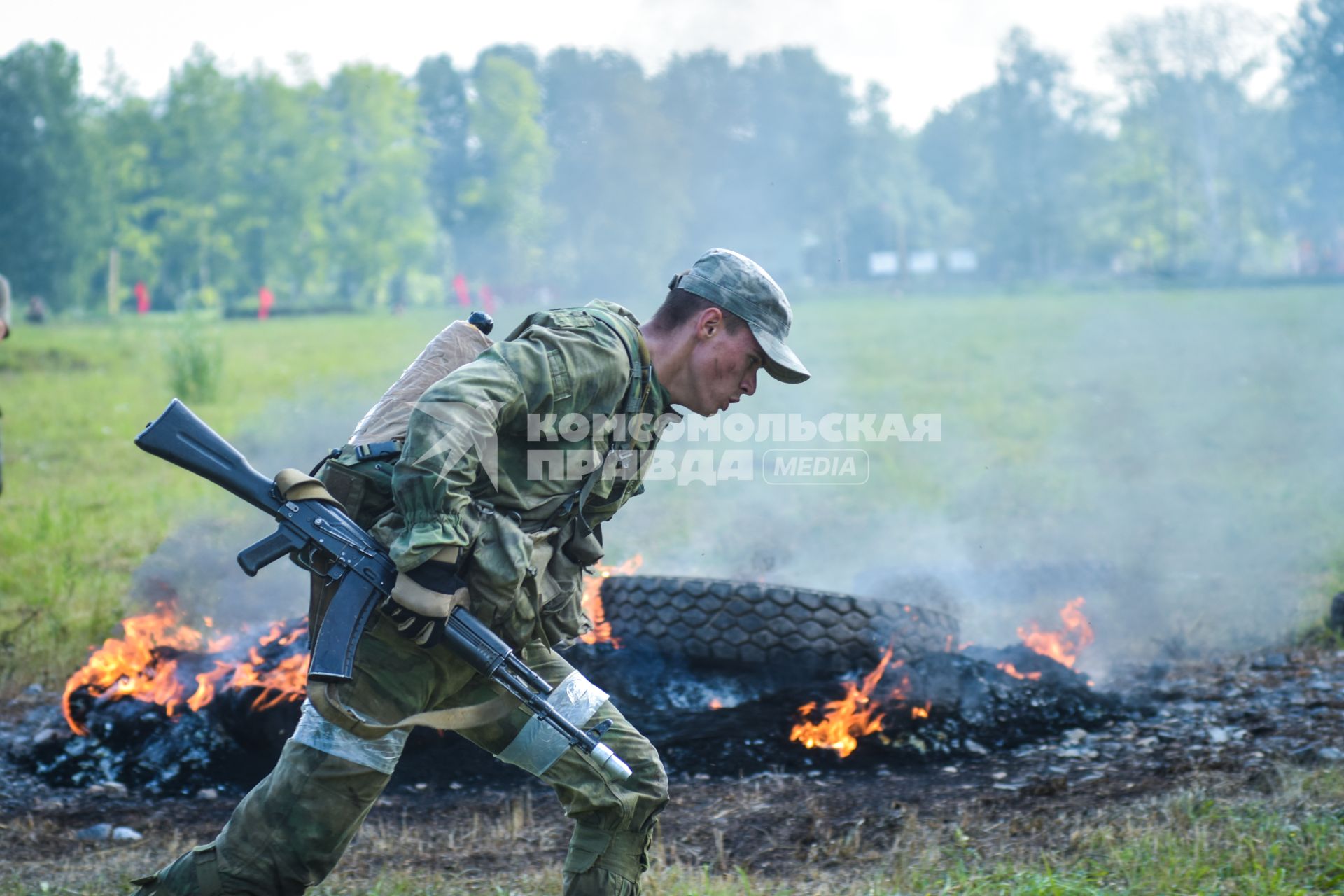 Новосибирск. Военнослужащие во время  всеармейского этапа  `Тропа разведчика ` конкурса `Отличники войсковой разведки`.