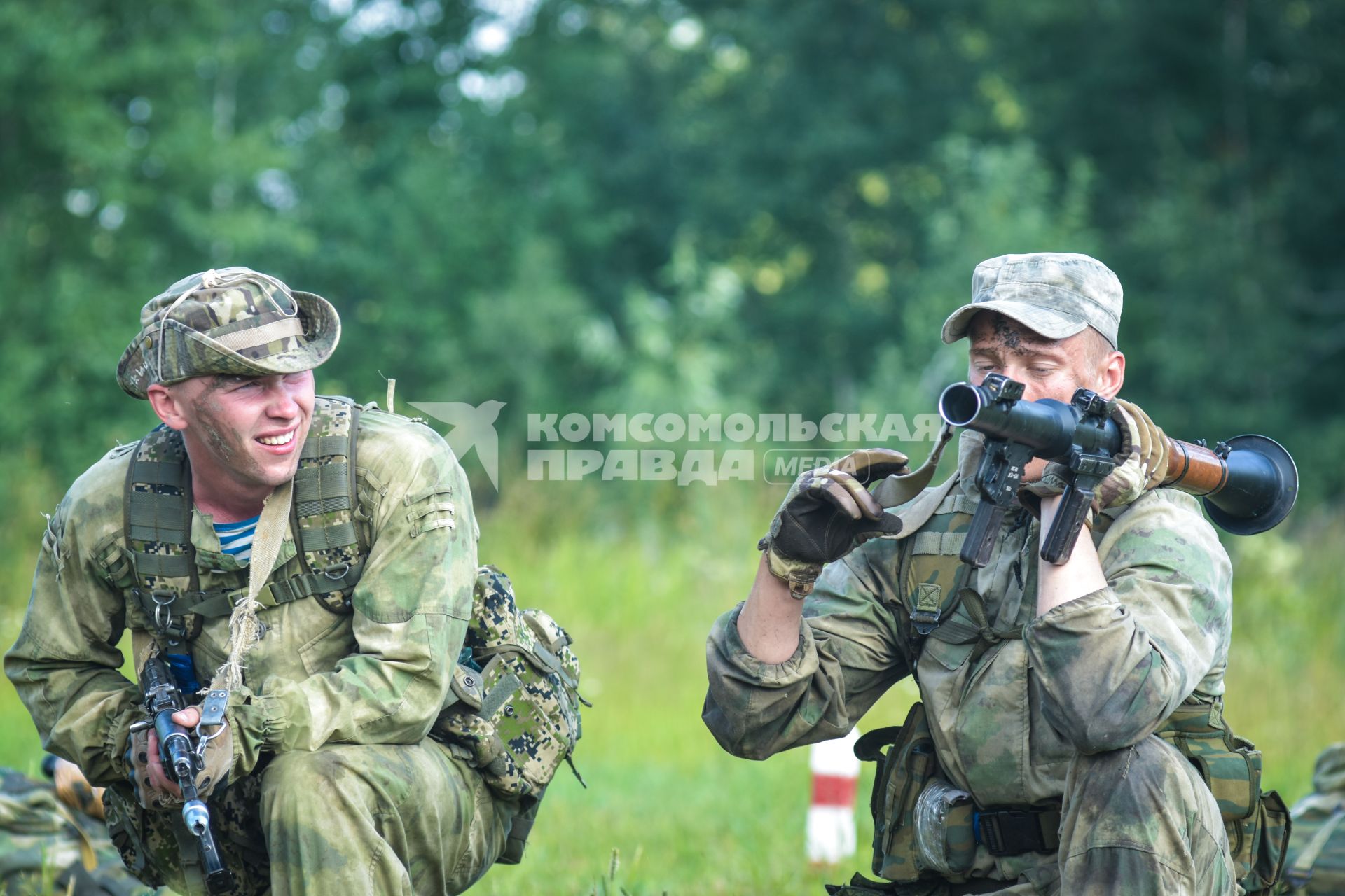 Новосибирск. Военнослужащие во время  всеармейского этапа  `Тропа разведчика ` конкурса `Отличники войсковой разведки`.