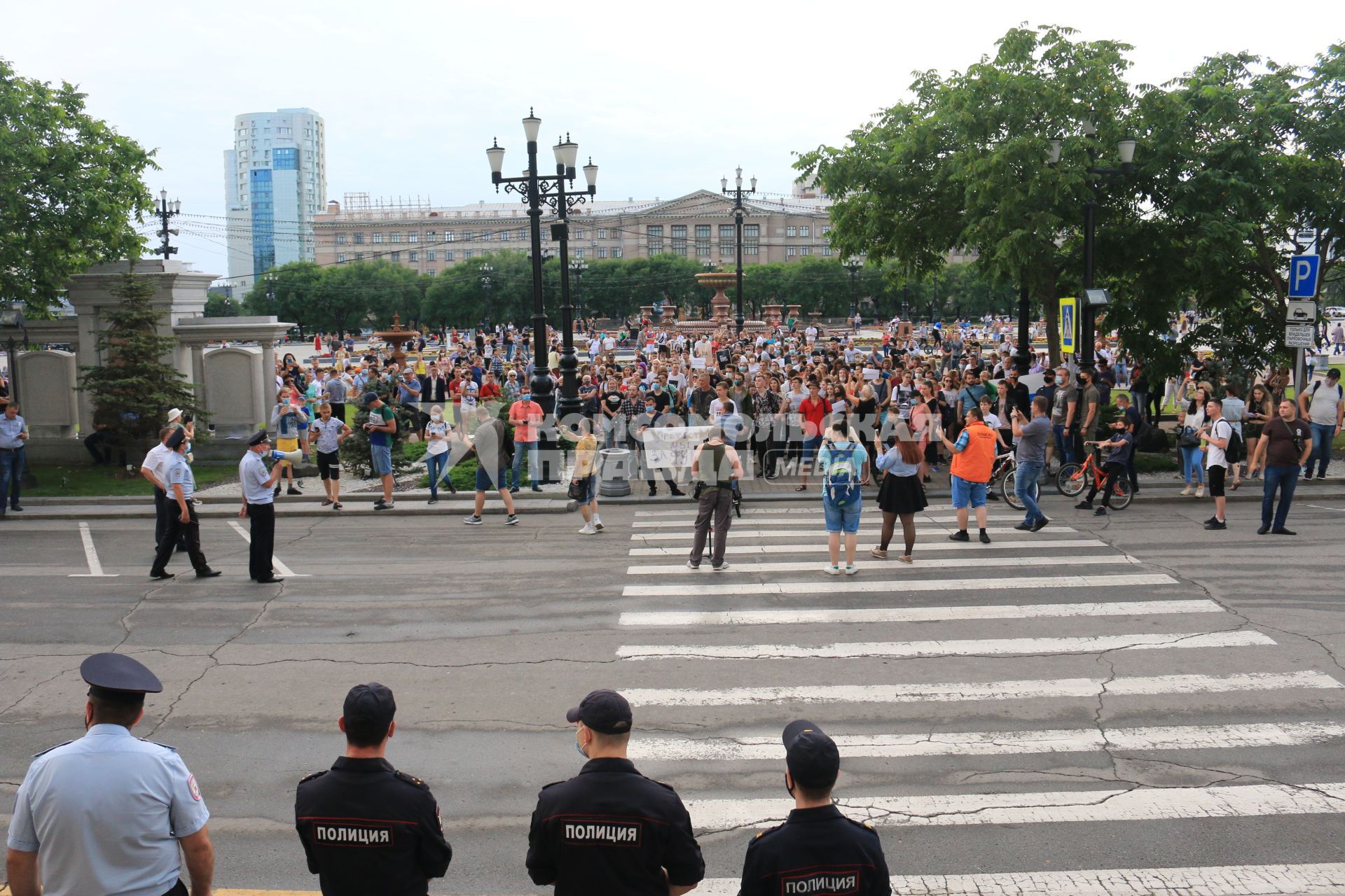 Хабаровск. Участники митинга в поддержку губернатора Хабаровского края Сергея Фургала.