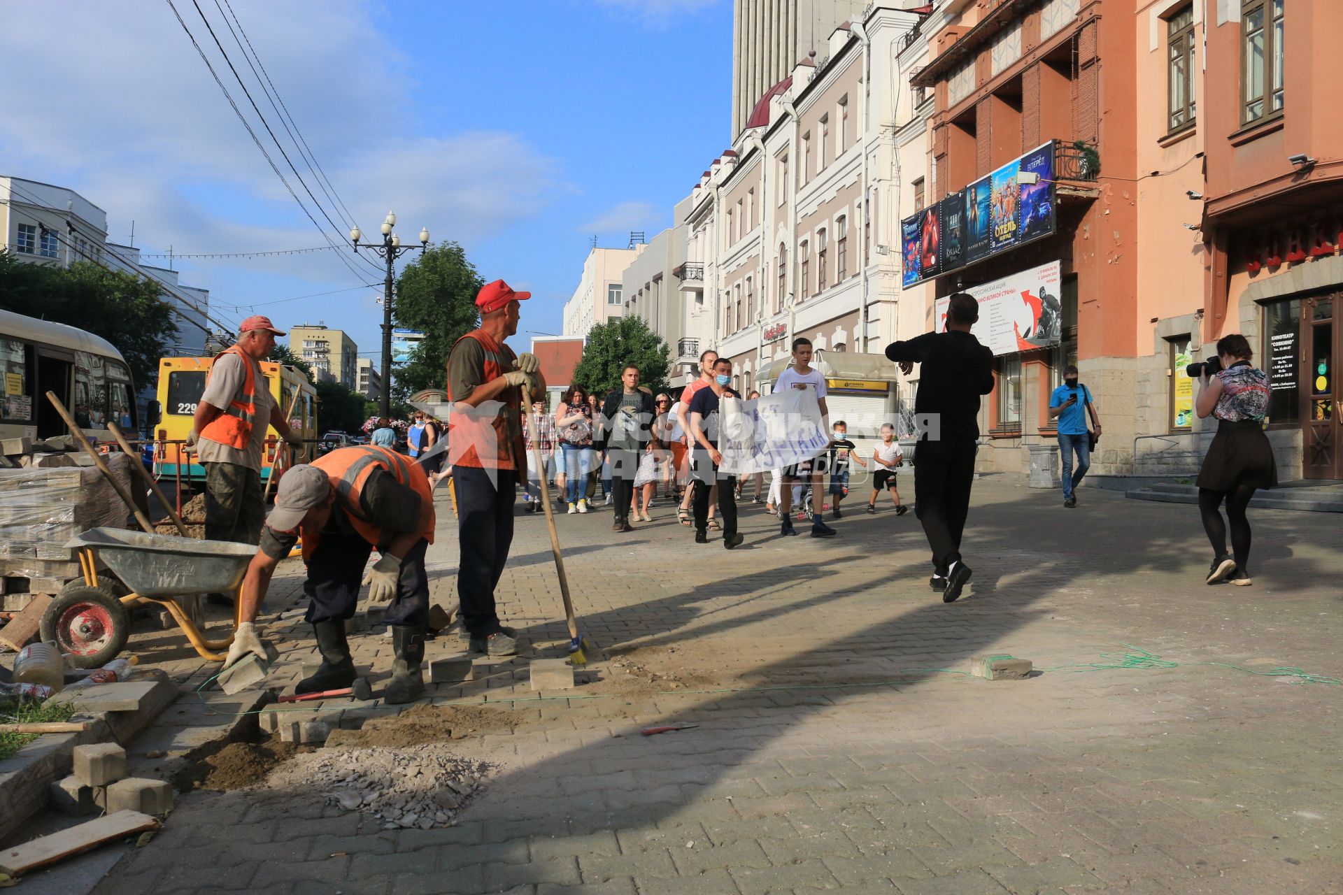 Хабаровск. Участники митинга в поддержку губернатора Хабаровского края Сергея Фургала.