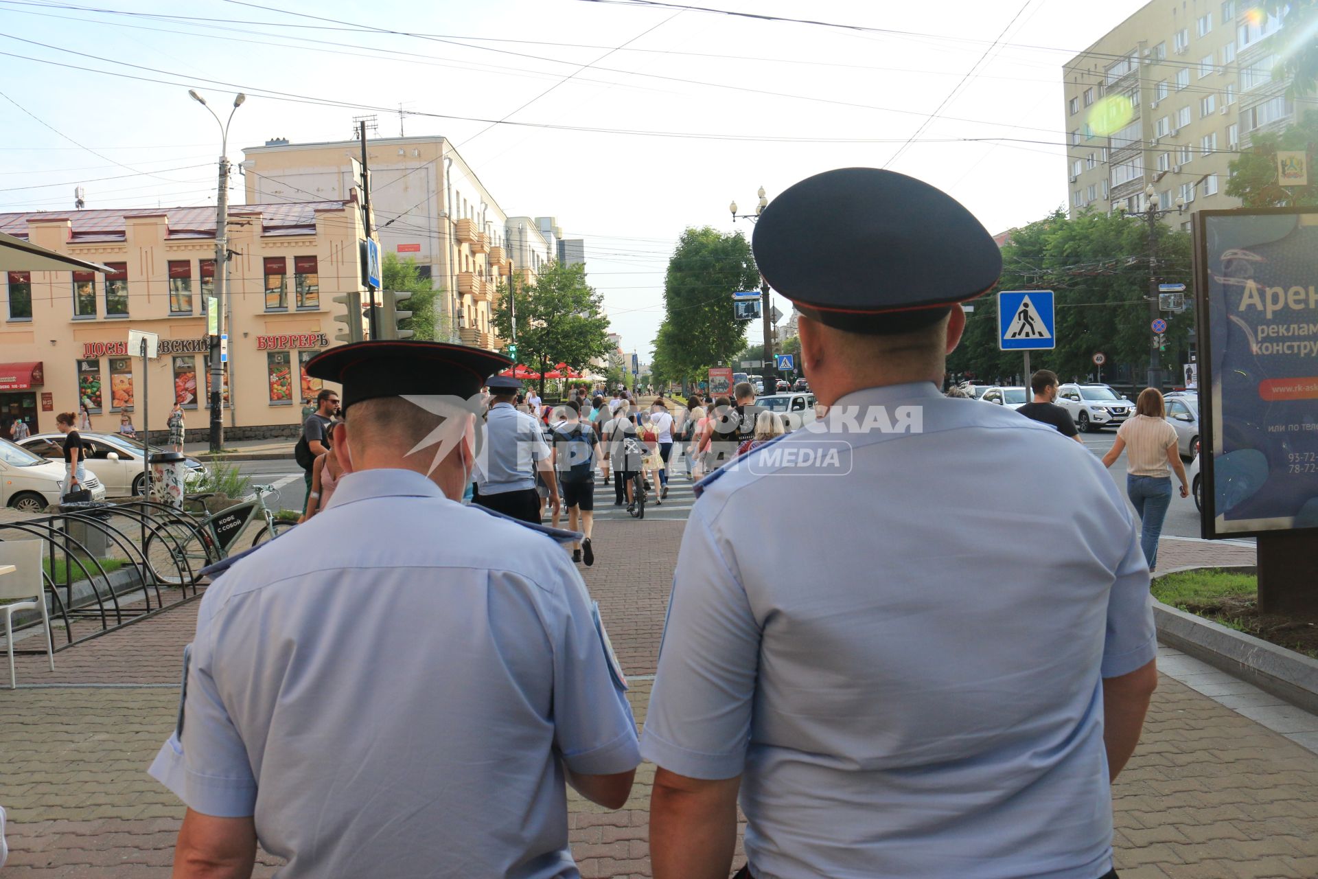 Хабаровск. Участники митинга в поддержку губернатора Хабаровского края Сергея Фургала.