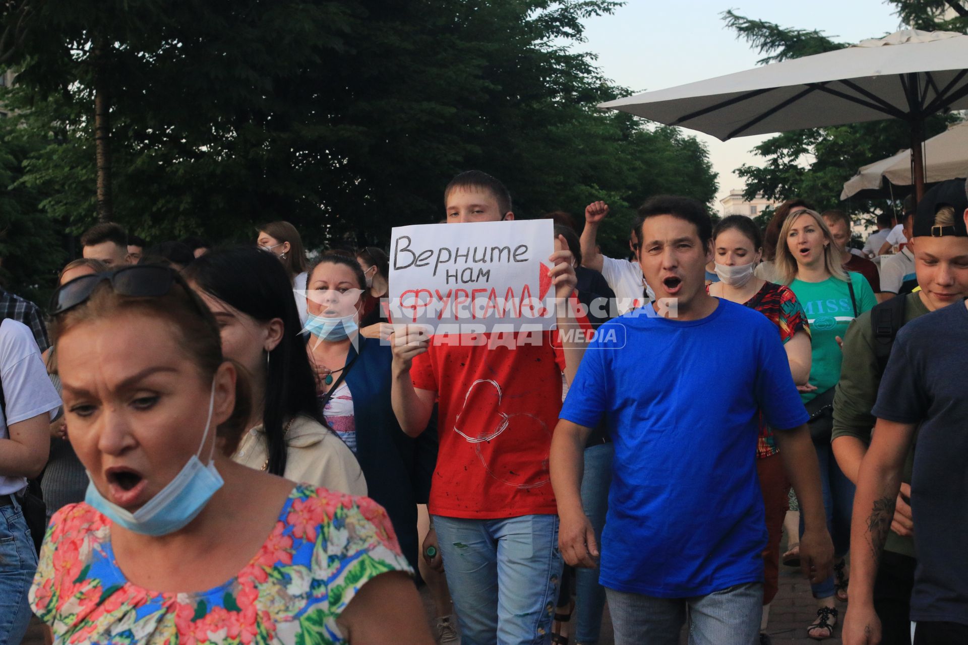 Хабаровск. Участники митинга-протеста в поддержку губернатора Хабаровского края Сергея Фургала.