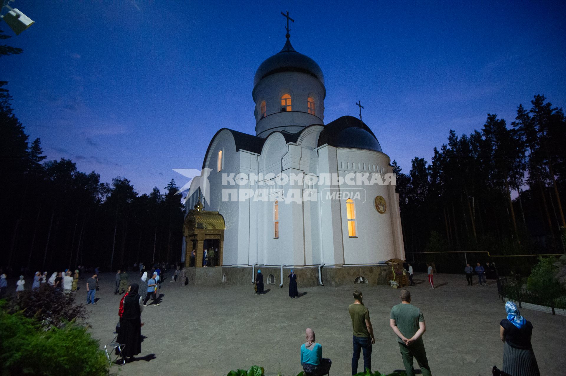 СВердловская область. Среднеуральский женский монастырь где проходит крестный ход в память о гибели семьи последнего российского императора Николая II. 3 июля 2020г Решением епархиального суда настоятель Среднеуральского женского монастыря схиигумен Сергий Романов (Николай Романов)  был лишен священного сана и запрещен в служении.