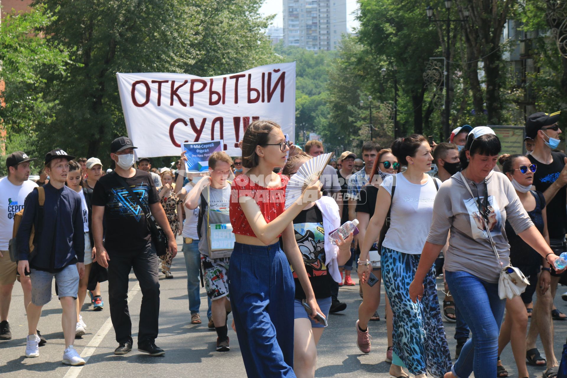 Хабаровск. Участники несанкционированного митинга в поддержку губернатора Хабаровского края Сергея Фургала.