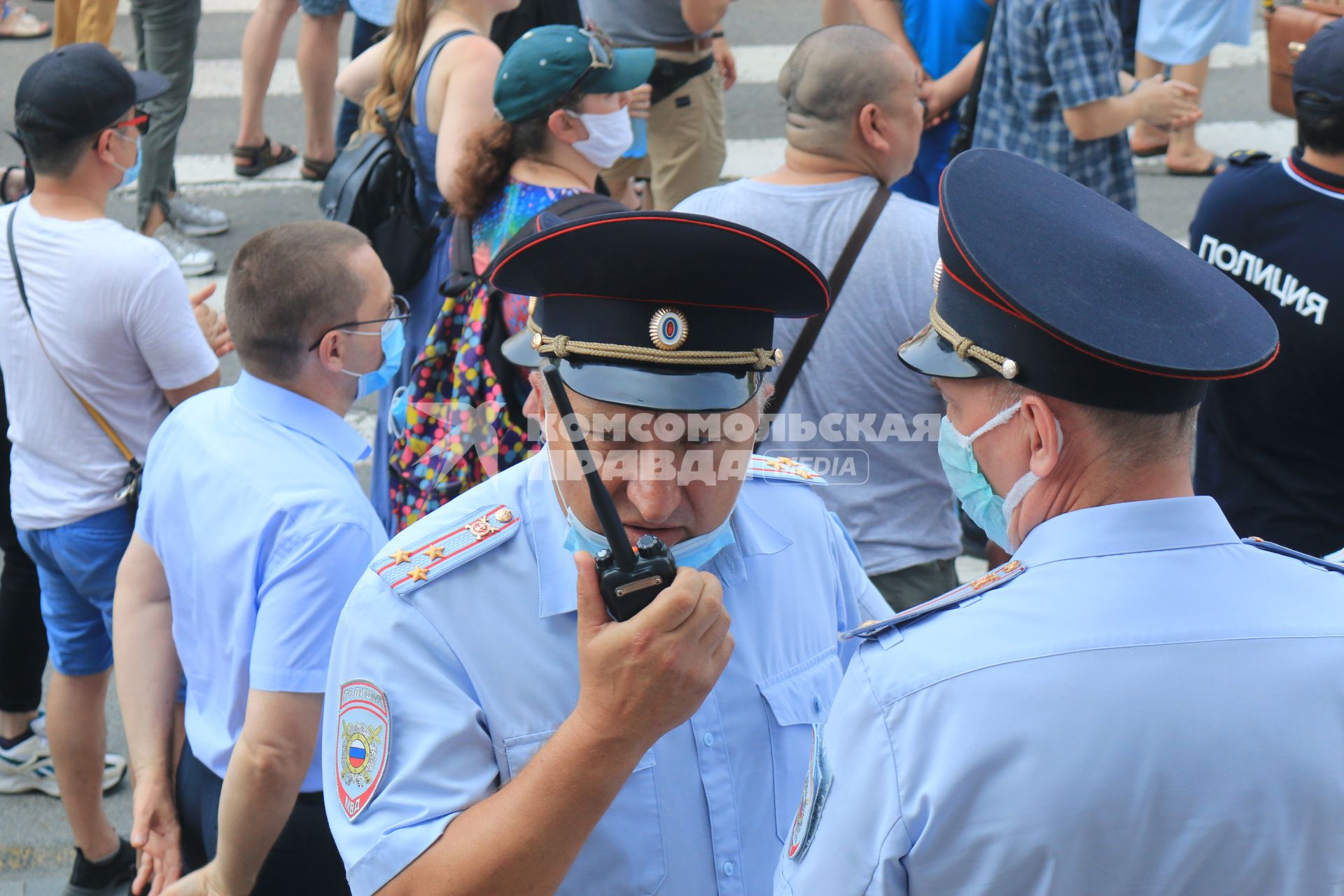 Хабаровск. Сотрудники полиции во время несанкционированного митинга в поддержку губернатора Хабаровского края Сергея Фургала.