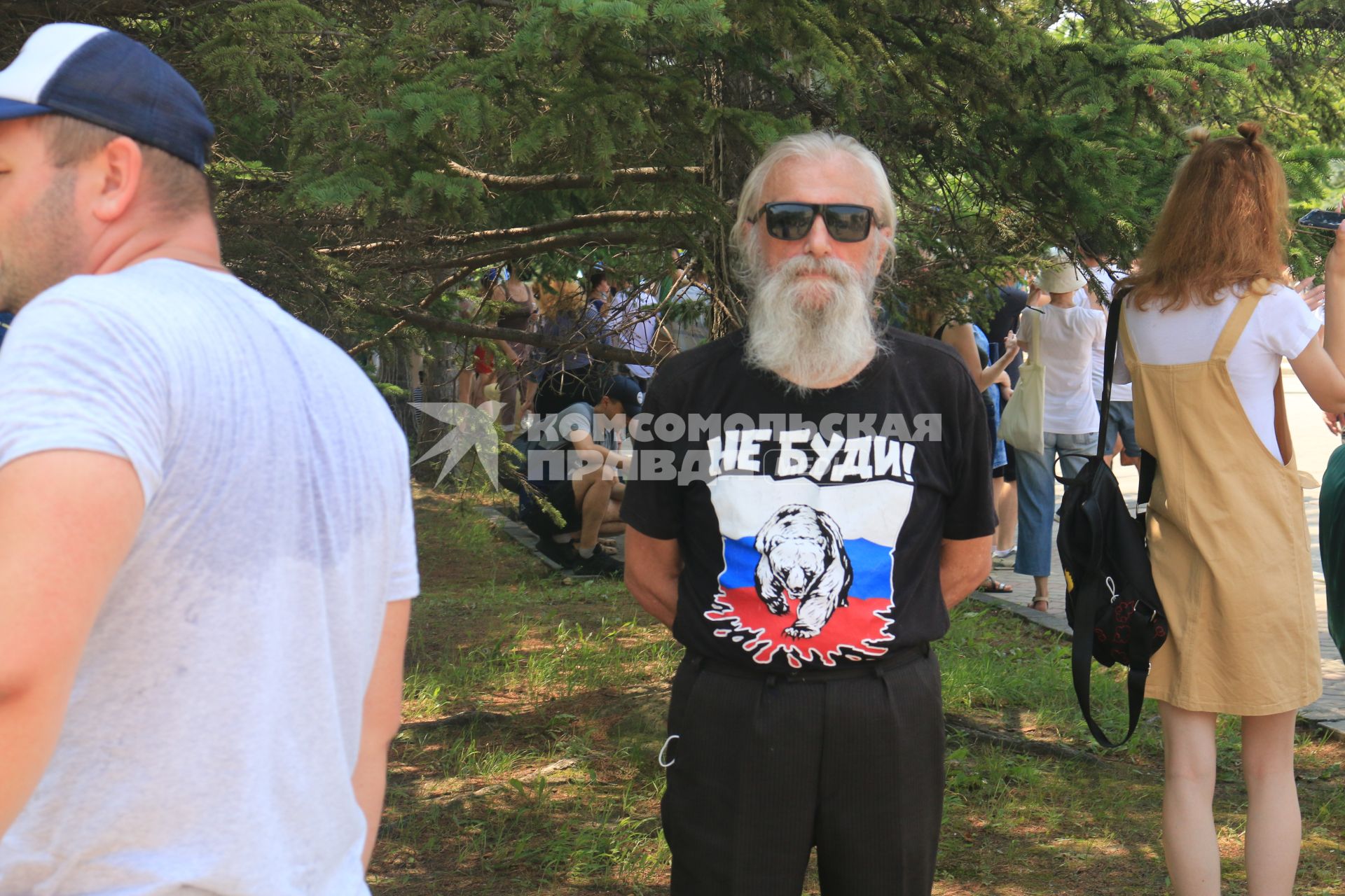 Хабаровск. Участники несанкционированного митинга в поддержку губернатора Хабаровского края Сергея Фургала.