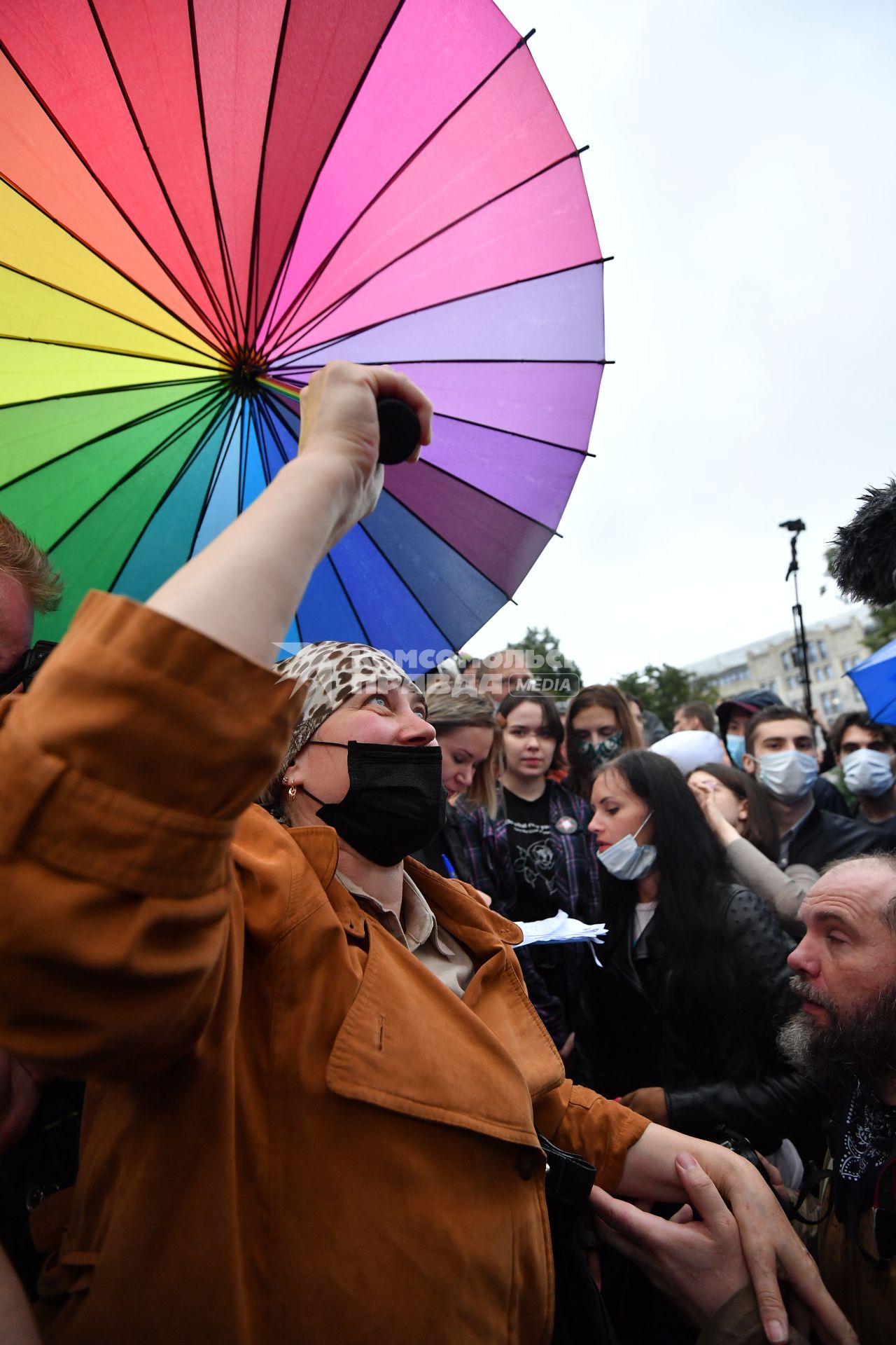 Москва. Участники несанкционированного митинга против признания итогов голосования по Конституции РФ.