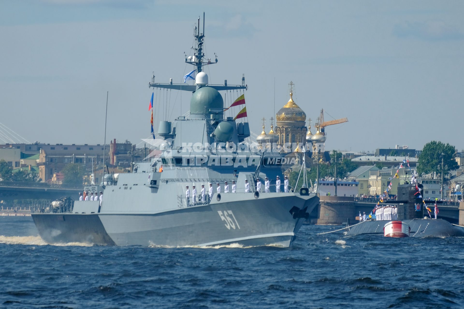 Санкт-Петербург. Малый ракетный корабль `Ураган`  во время репетиции Главного военно-морского парада в акватории Невы.