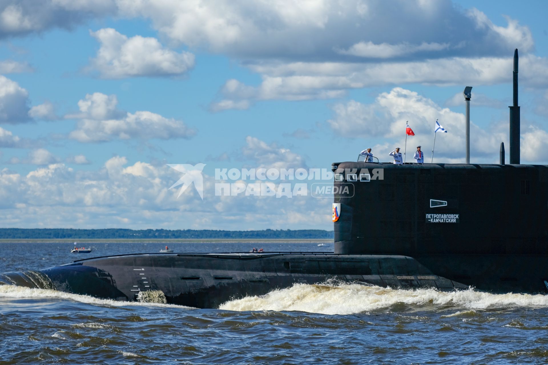 Санкт-Петербург. Дизель-электрическая подводная лодка `Петропавловск-Камчатский`  во время Главного военно-морского парада в честь Дня Военно-морского флота России.