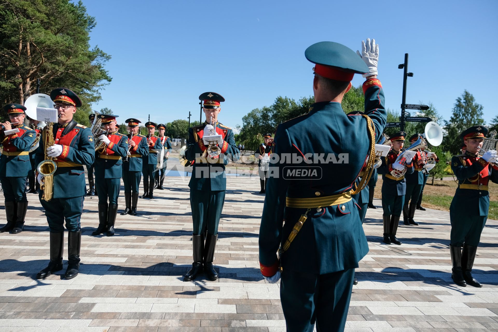 Кронштадт.  Во время торжественного открытия  Аллеи героев российского флота в Кронштадте.