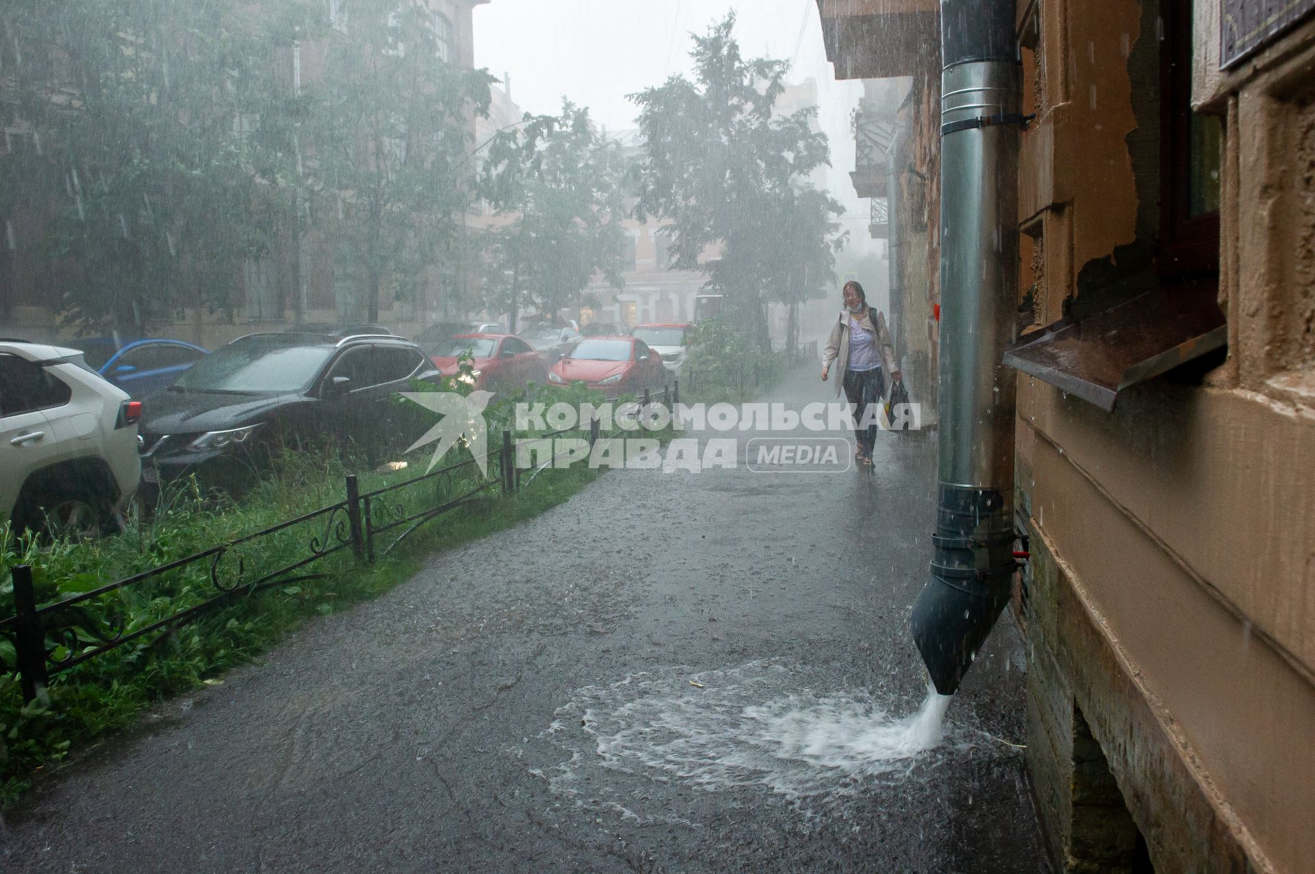 Санкт-Петербург. Прохожие во время дождя .