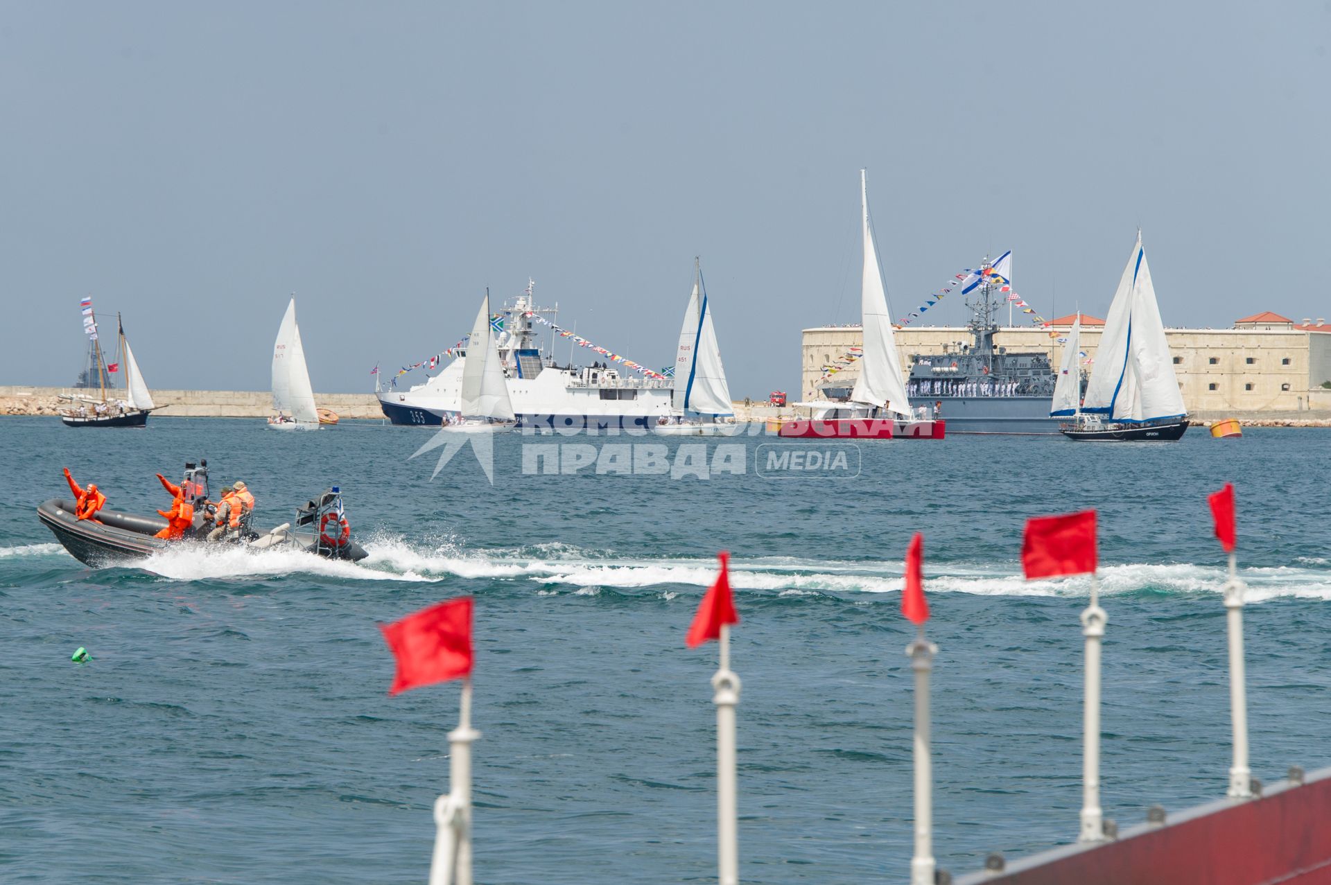 Севастополь.  Корабли  во время военно-морского парада в честь Дня Военно-морского флота.