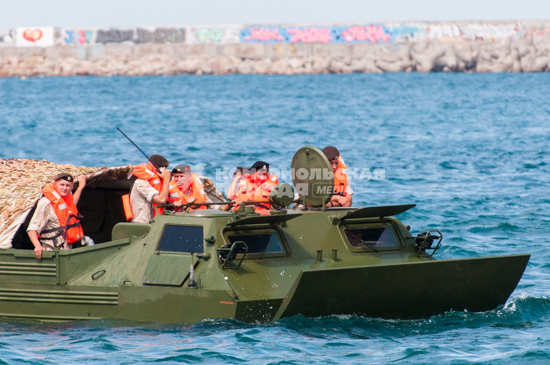 Севастополь.   Военнослужащие  во время военно-морского парада в честь Дня Военно-морского флота.