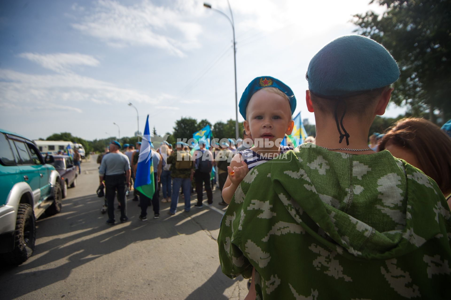 Екатеринбург. Десантники с семьями во время празднования дня ВДВ