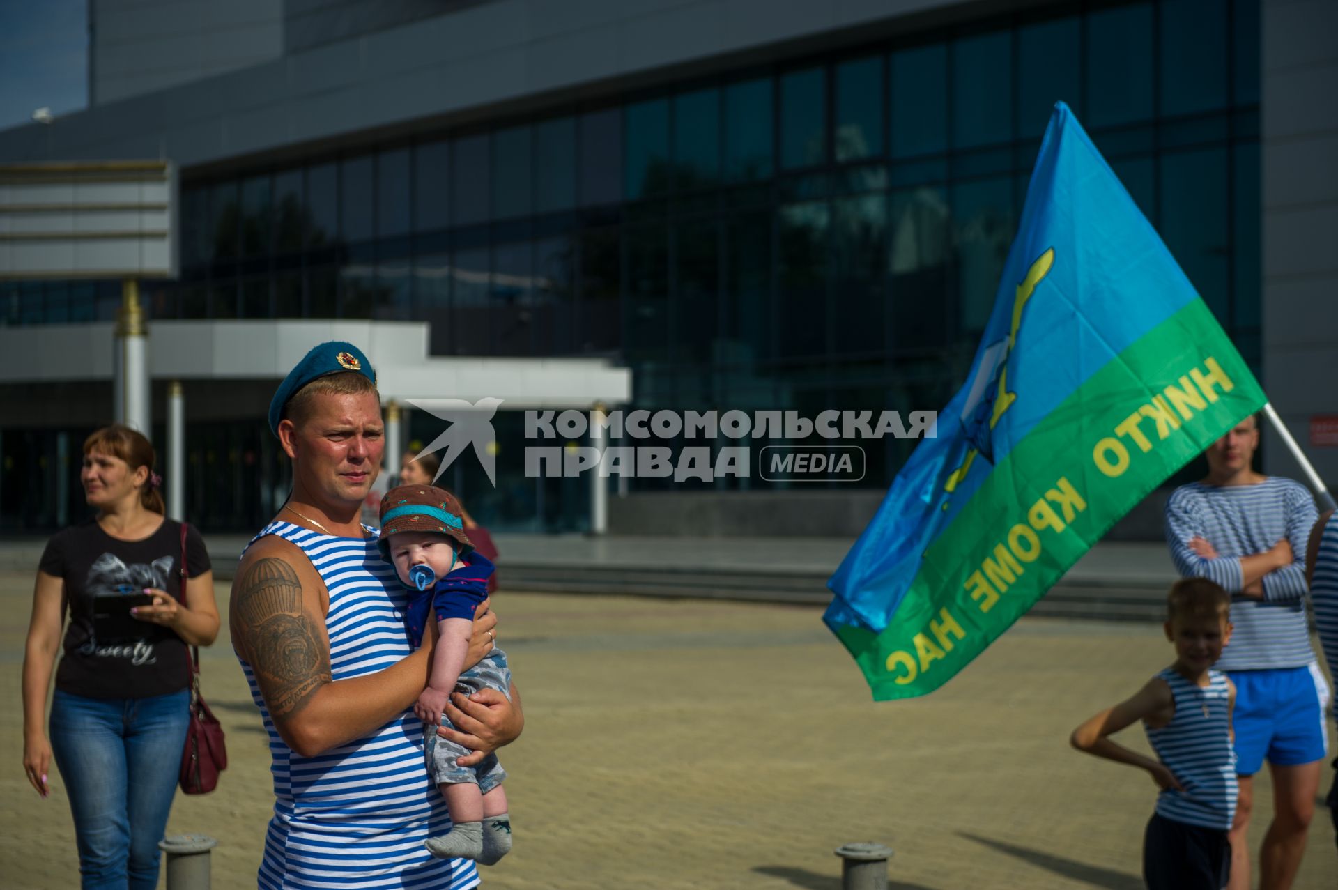 Екатеринбург. Десантники с семьями во время празднования дня ВДВ