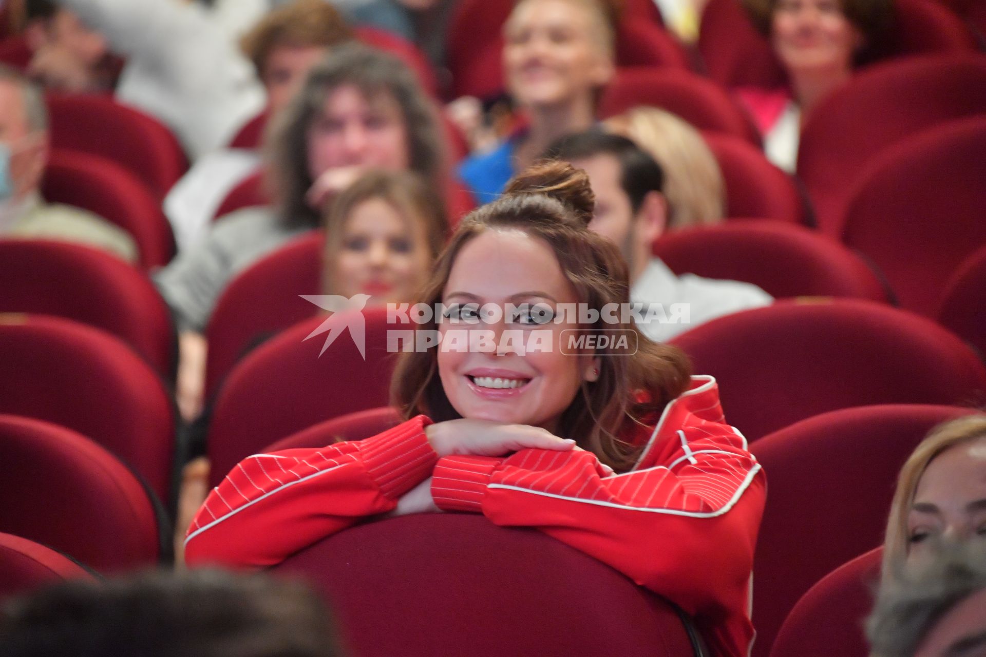 Москва.  Актриса Ирина Безрукова на премьере фильма`Хэппи-энд` в кинотеатре `Иллюзион`.