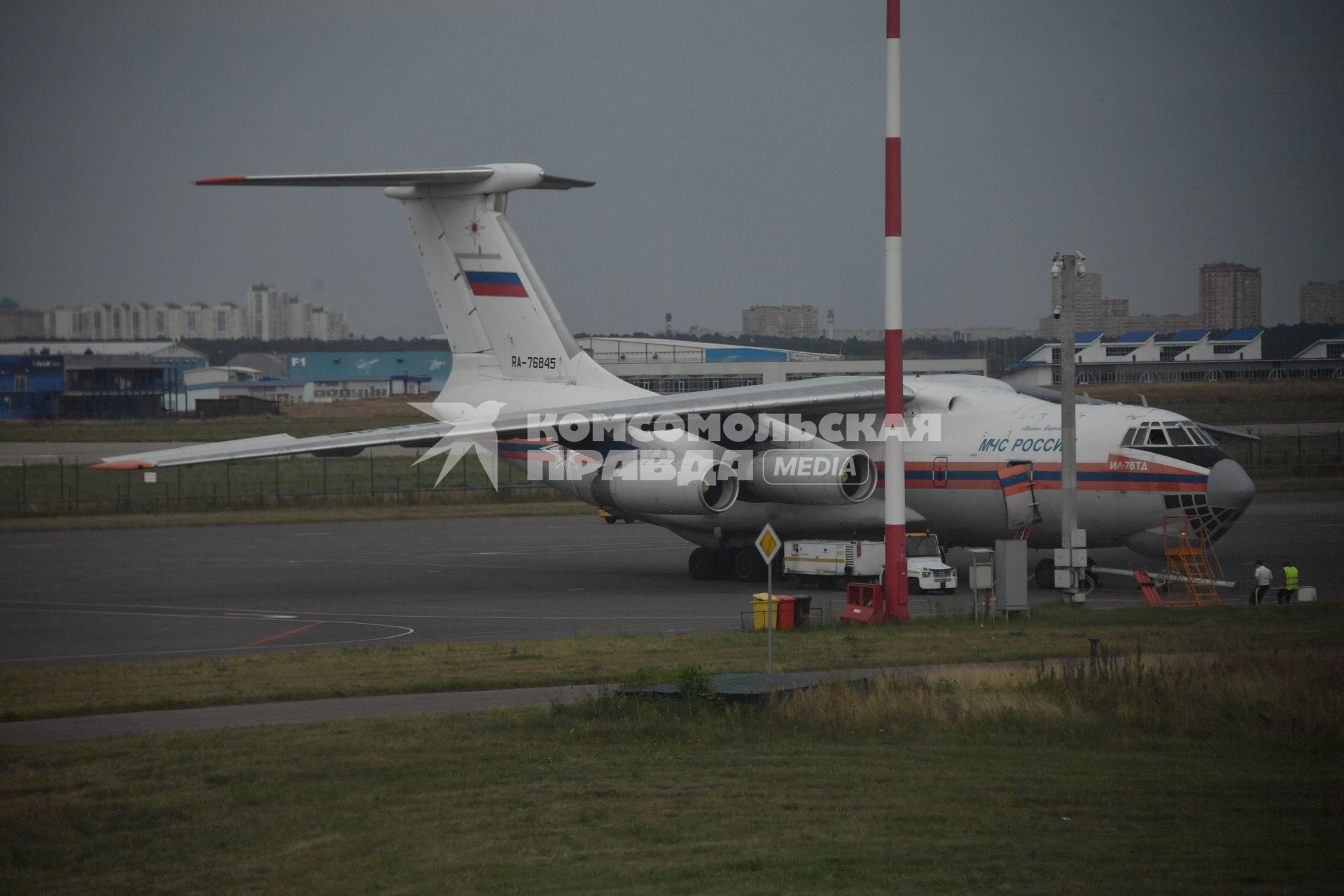 Московская область, Жуковский. Самолет МЧС Ил-76.