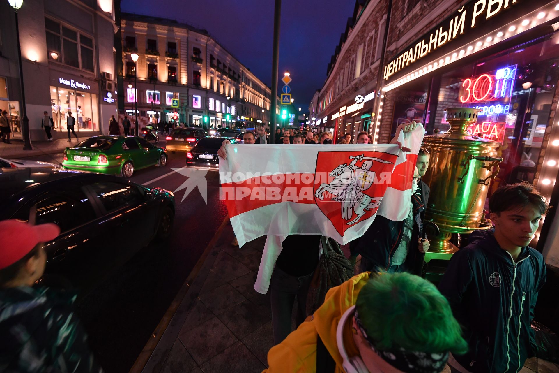 Москва. Участники пикета в поддержку активистов оппозиции в Белоруссии и задержанных в Минске российских журналистов у посольства Белоруссии.