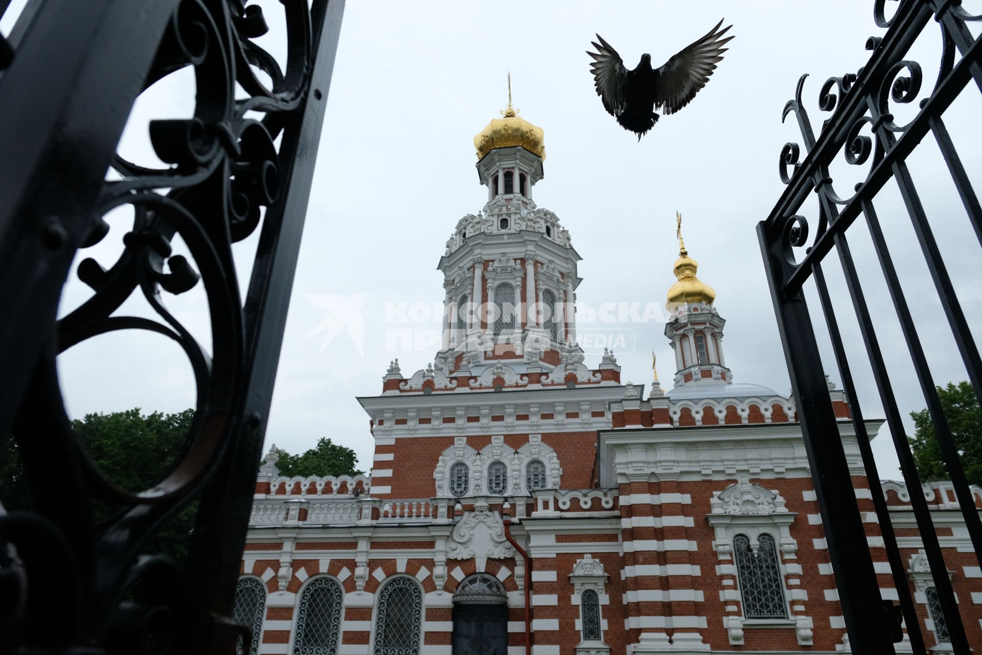 Санкт-Петербург. Воскресенская церковь на Смоленском кладбище.