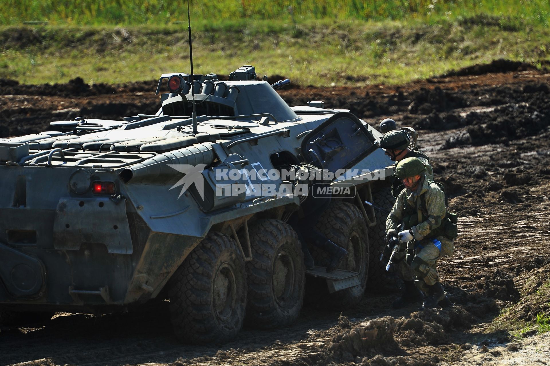 Екатеринбург. Танковый полигон 32-го военного городка. Международный военно-технический форум \'Армия-2020\'. Бойцы спецназа во время демонстрационного показа