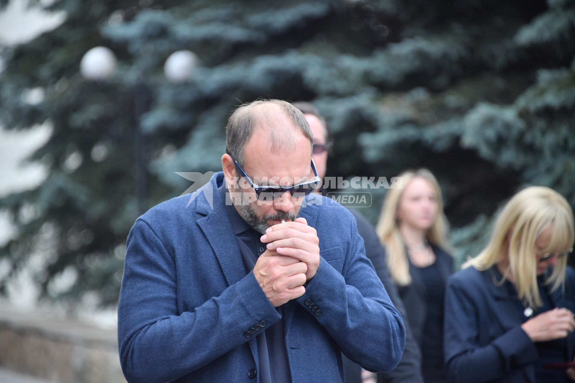 Москва.  Бывший супруг Валентины Легкоступовой Алексей Григорьев перед началом церемонии прощания с заслуженной артисткой РФ певицей Валентиной Легкоступовой.