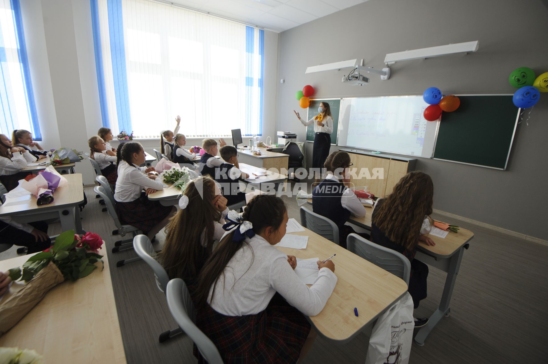 день знаний 1 сентября образования школьники дети ребенок школа урок учитель интерактивная доска