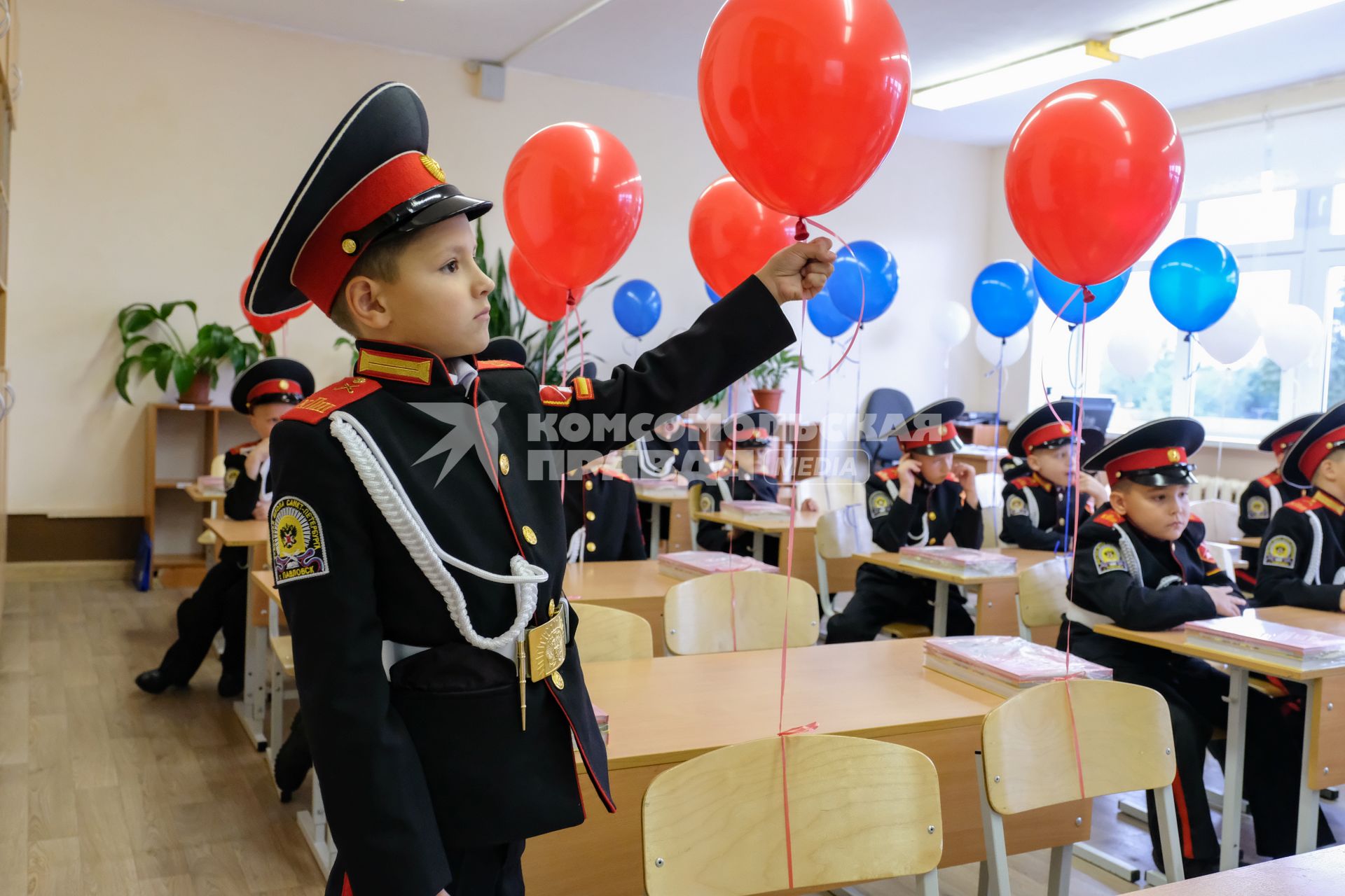 Санкт-Петербург.  Кадеты в классе в День знаний.