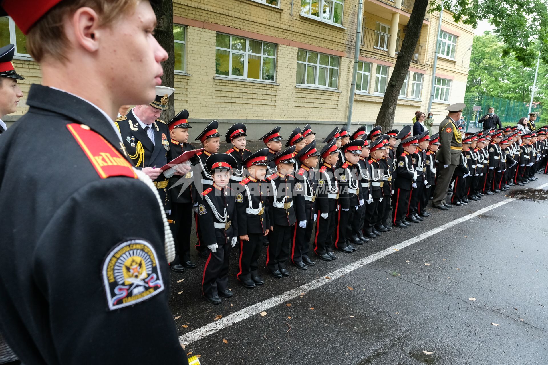 Санкт-Петербург. Кадеты перед началом торжественной линейки в День знаний в Кадетской школе.