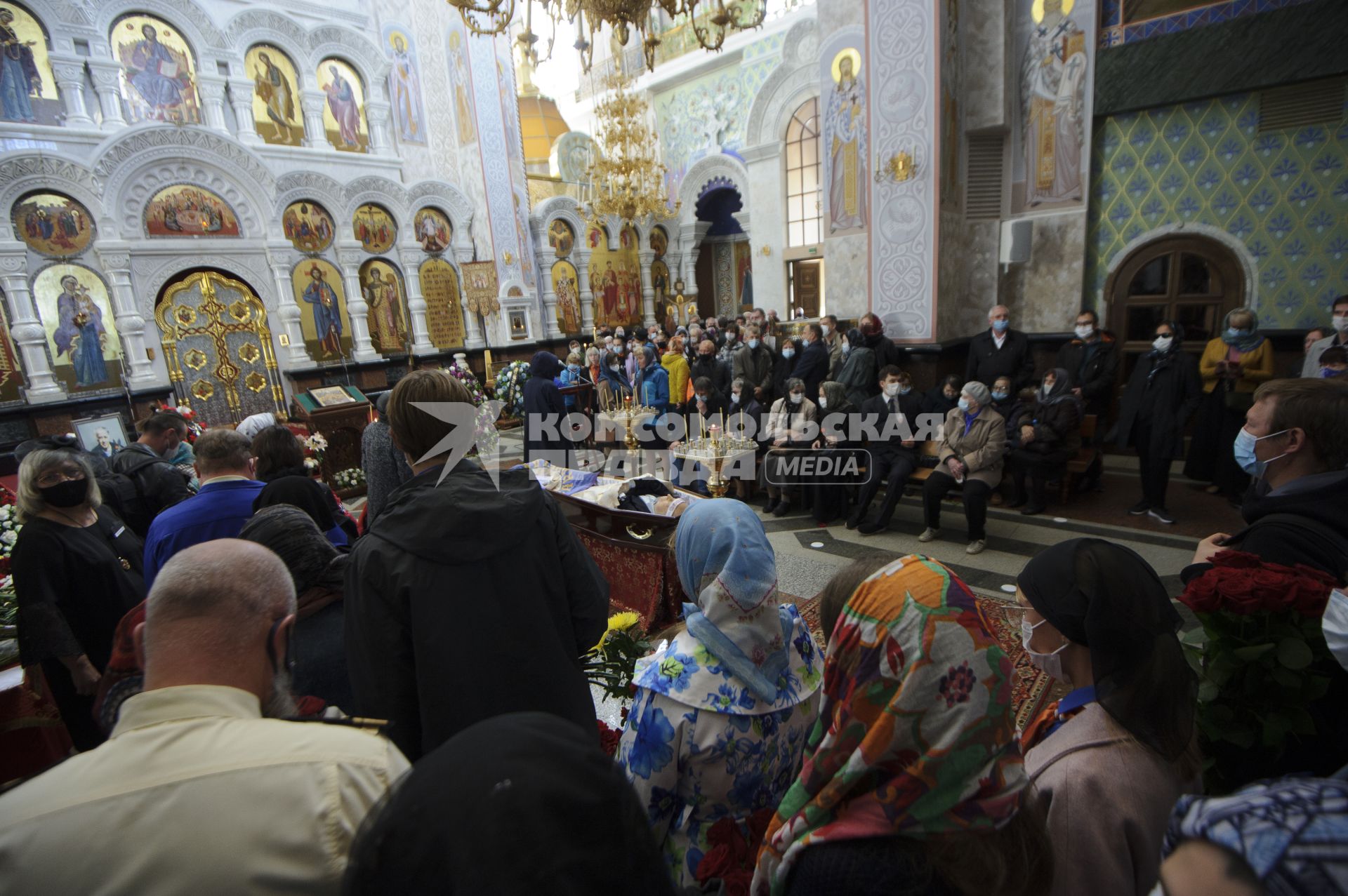 Екатеринбург. Храм-на-крови в котором проходит прощание с детским писателем и основателем детского отряда \'Каравелла\' Владиславом Крапивиным