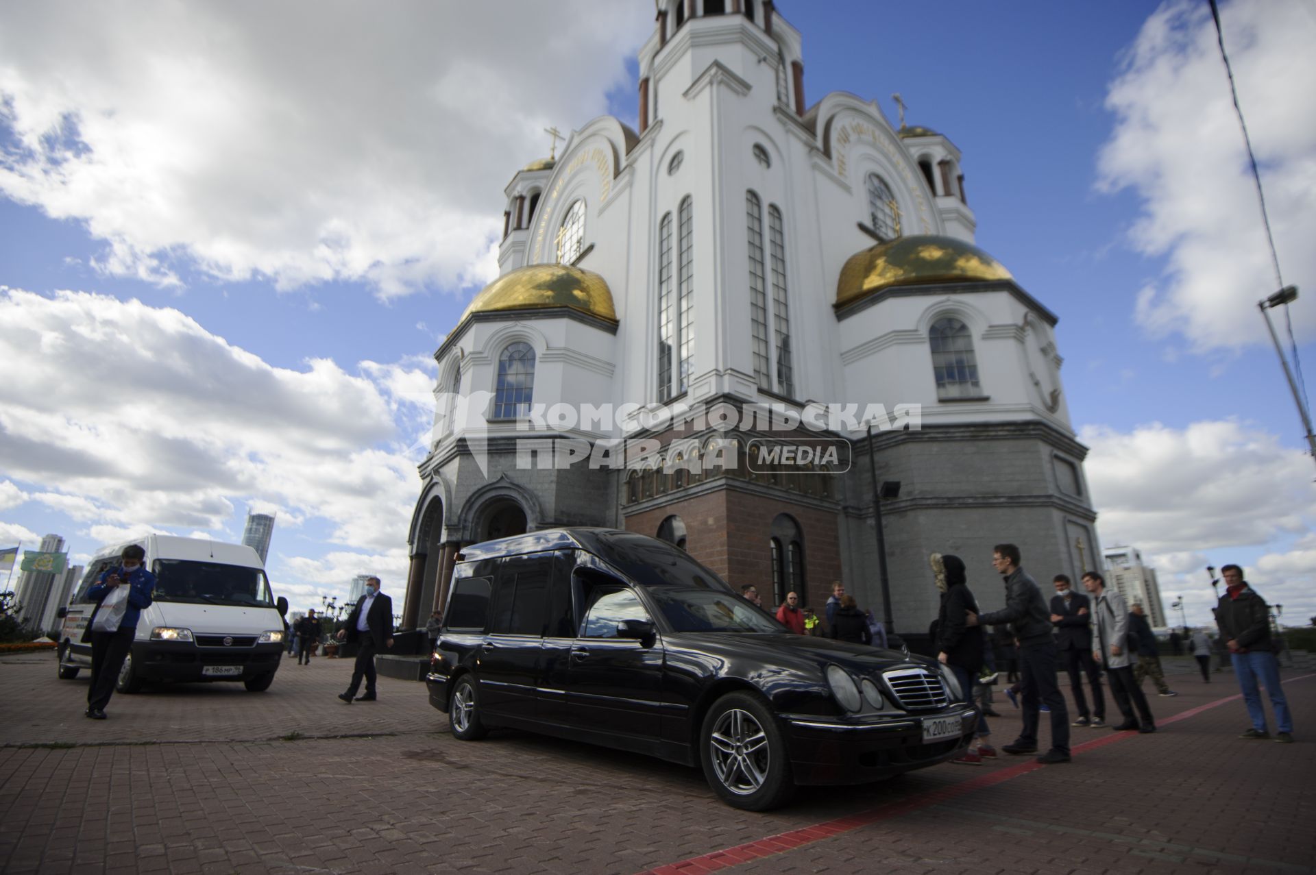 Екатеринбург. Прощание с детским писателем и основателем детского отряда \'Каравелла\' Владиславом Крапивиным.