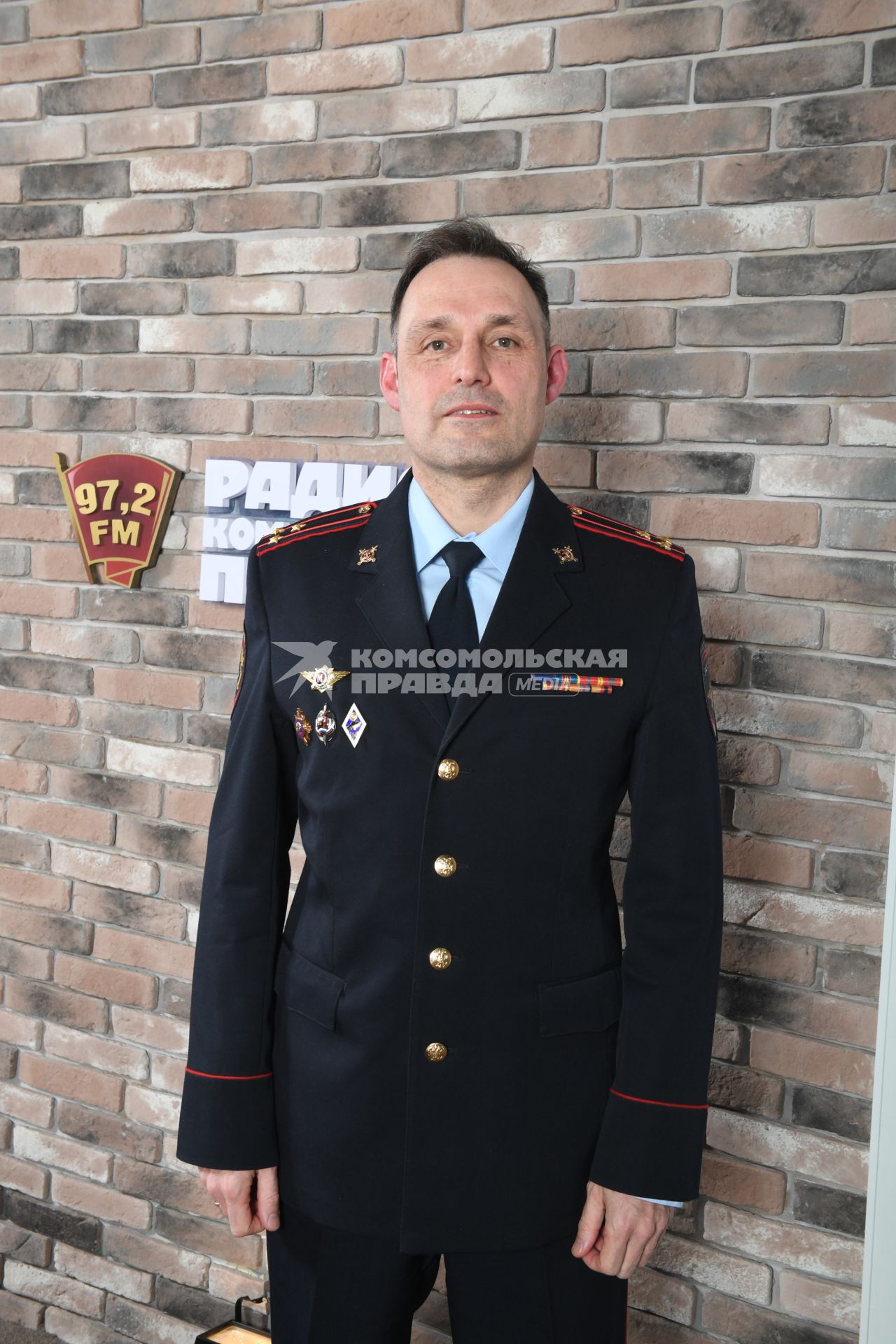 Москва. Начальник ФКУ \"Научный центр безопасности дорожного движения МВД России\" Дмитрий Митрошин на радиостанции \"Комсомольская правда\".