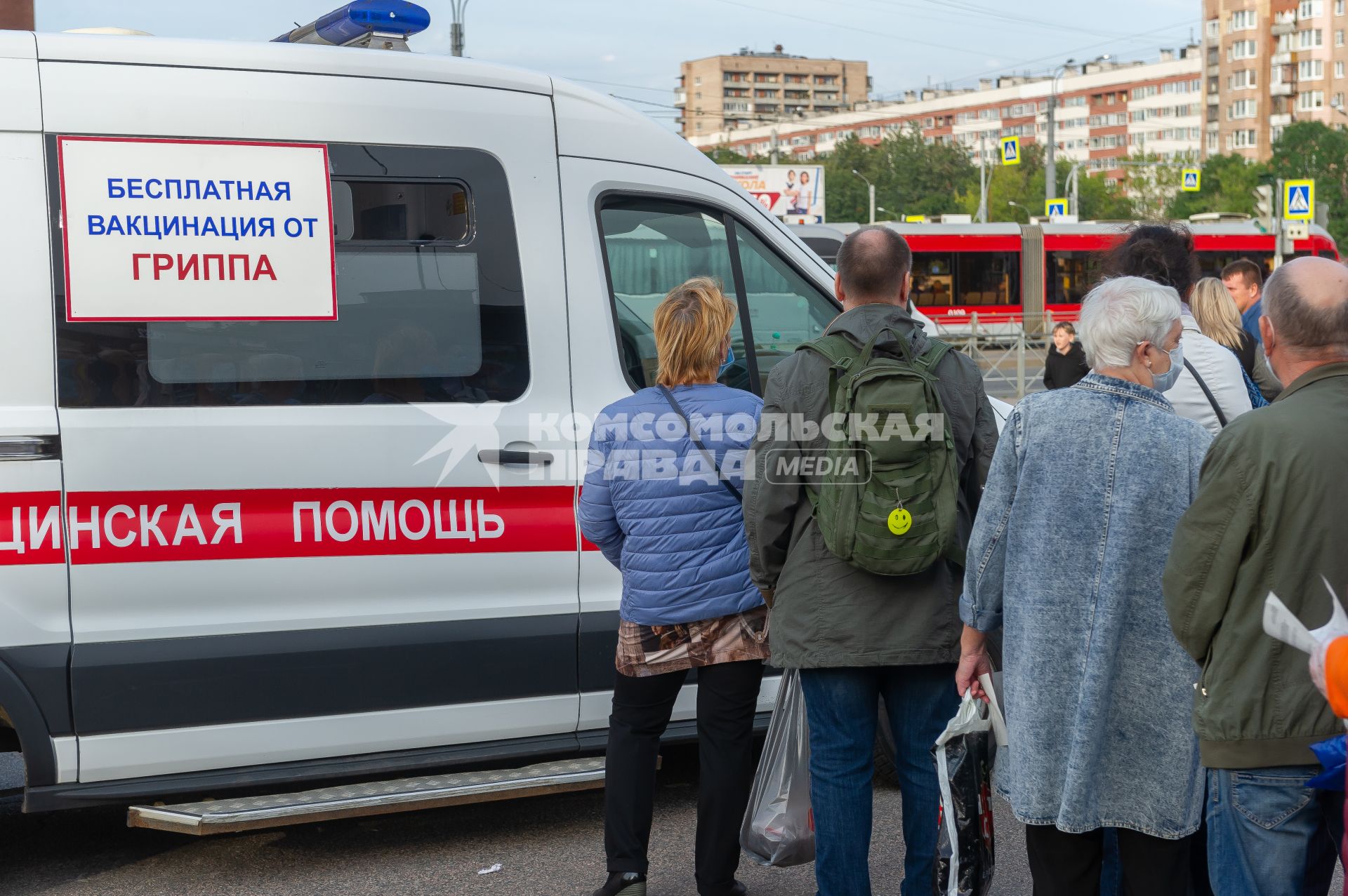 Санкт-Петербург. Проведение бесплатной вакцинации от ГРИППа в передвижном прививочном пункте.