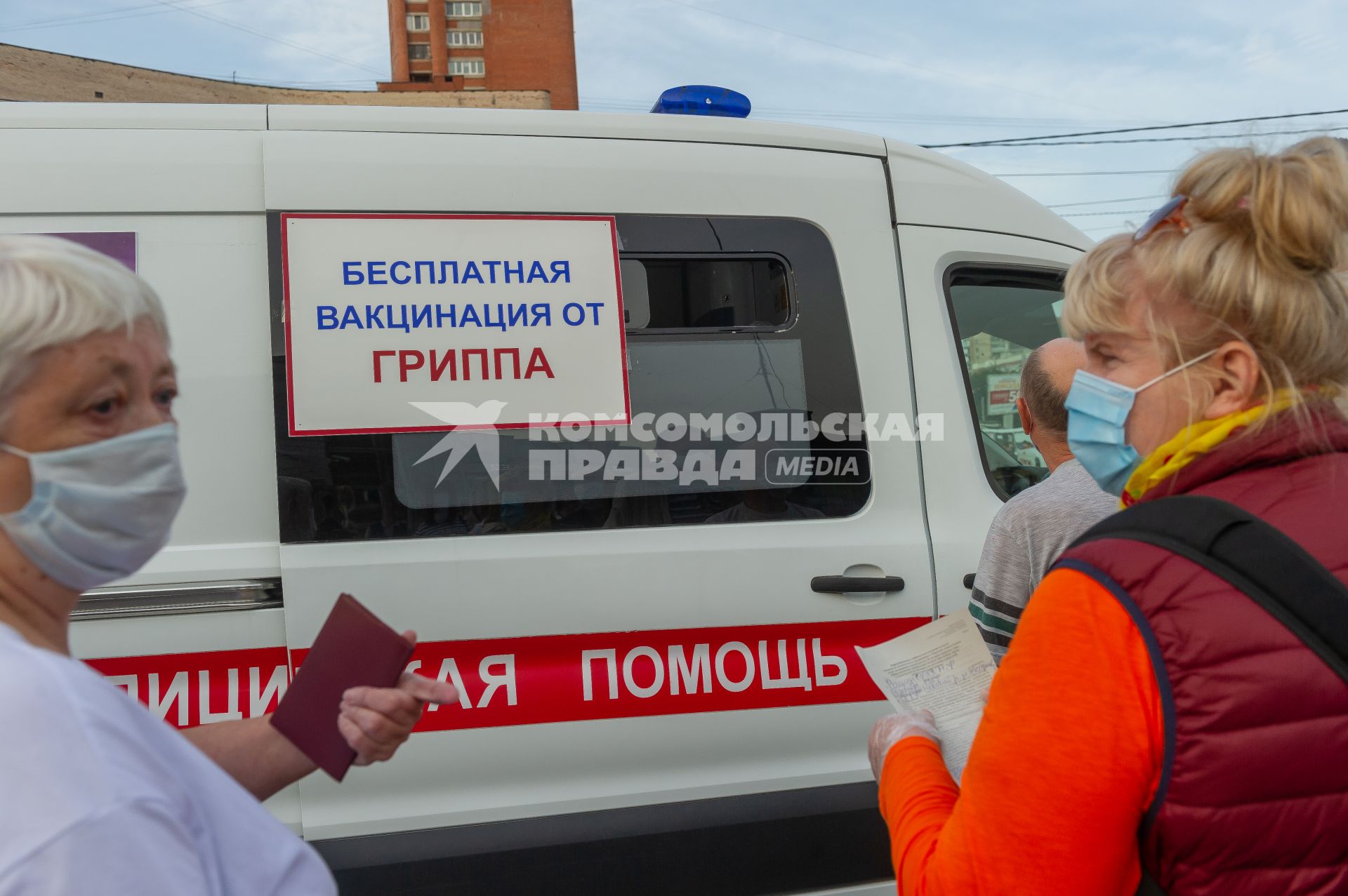 Санкт-Петербург. Проведение бесплатной вакцинации от ГРИППа в передвижном прививочном пункте.