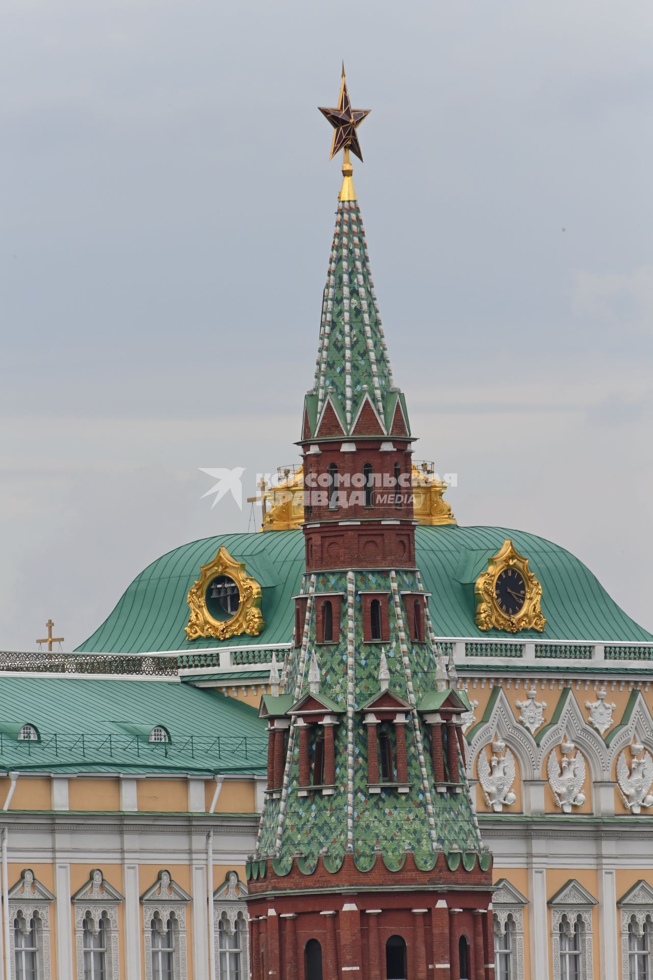 Москва.   Вид на Кремль.