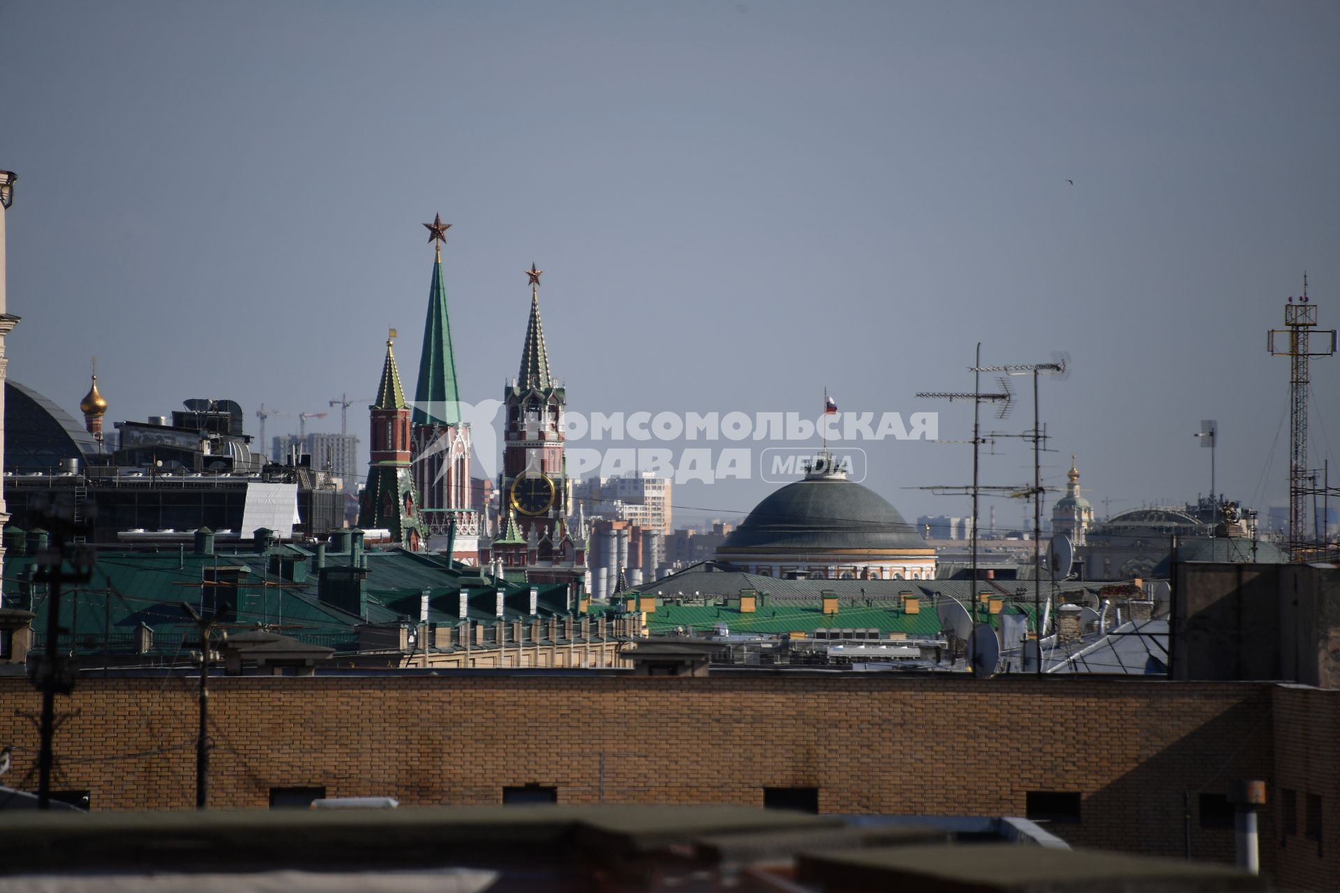 Москва.   Панорамный вид на город с крыши театра МХАТ им. Горького.