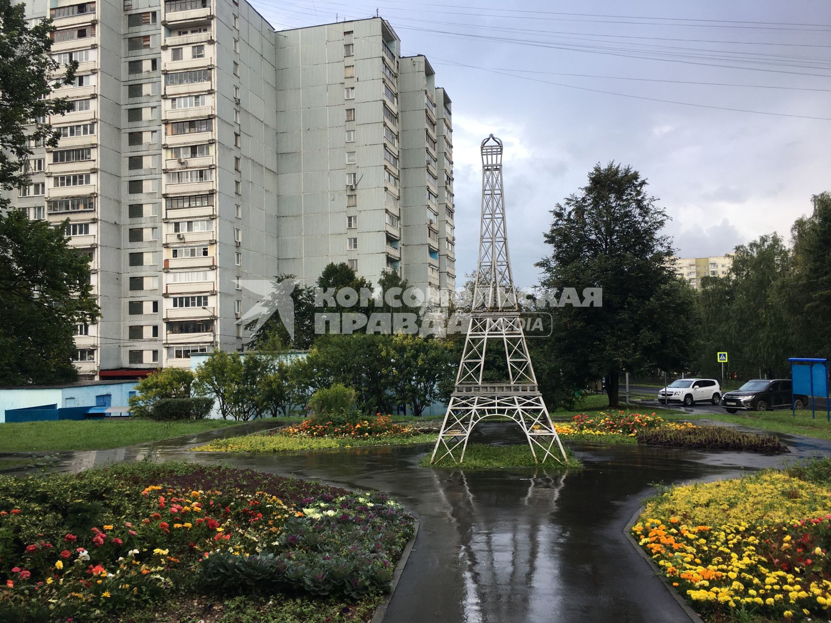 Москва. Миниатюра Эйфелевой башни на территории парка Гольяново.