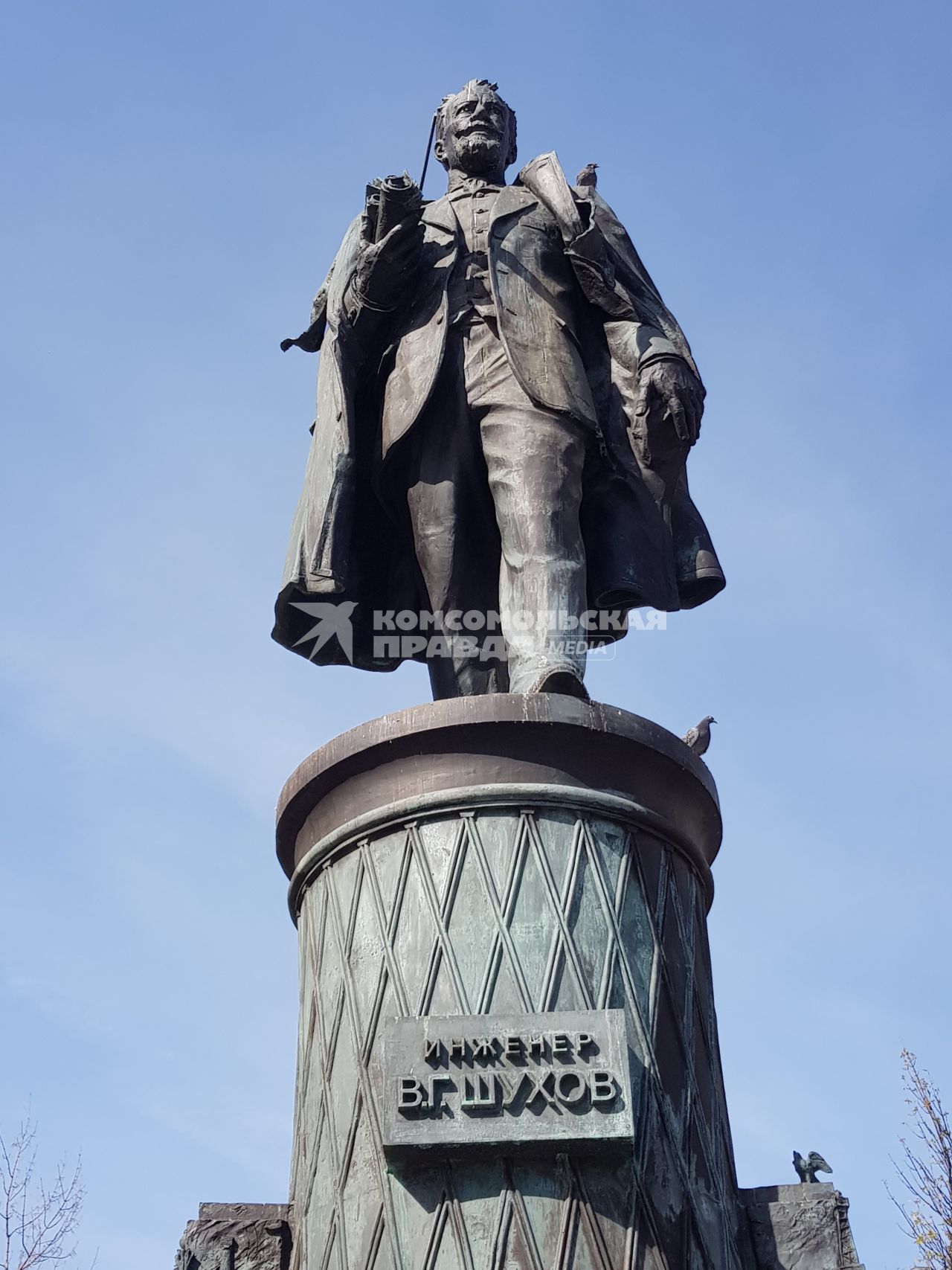 Москва. Памятник архитектору В.Г.Шухову на Тургеневской площади.