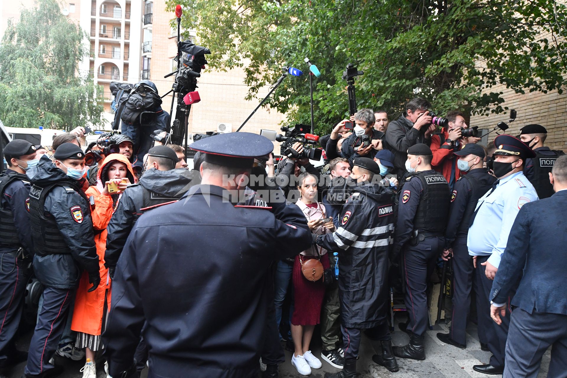 Москва. У здания Пресненского суда, где будет оглашен приговор по делу о ДТП со смертельным исходом с участием актёра Михаила Ефремова.