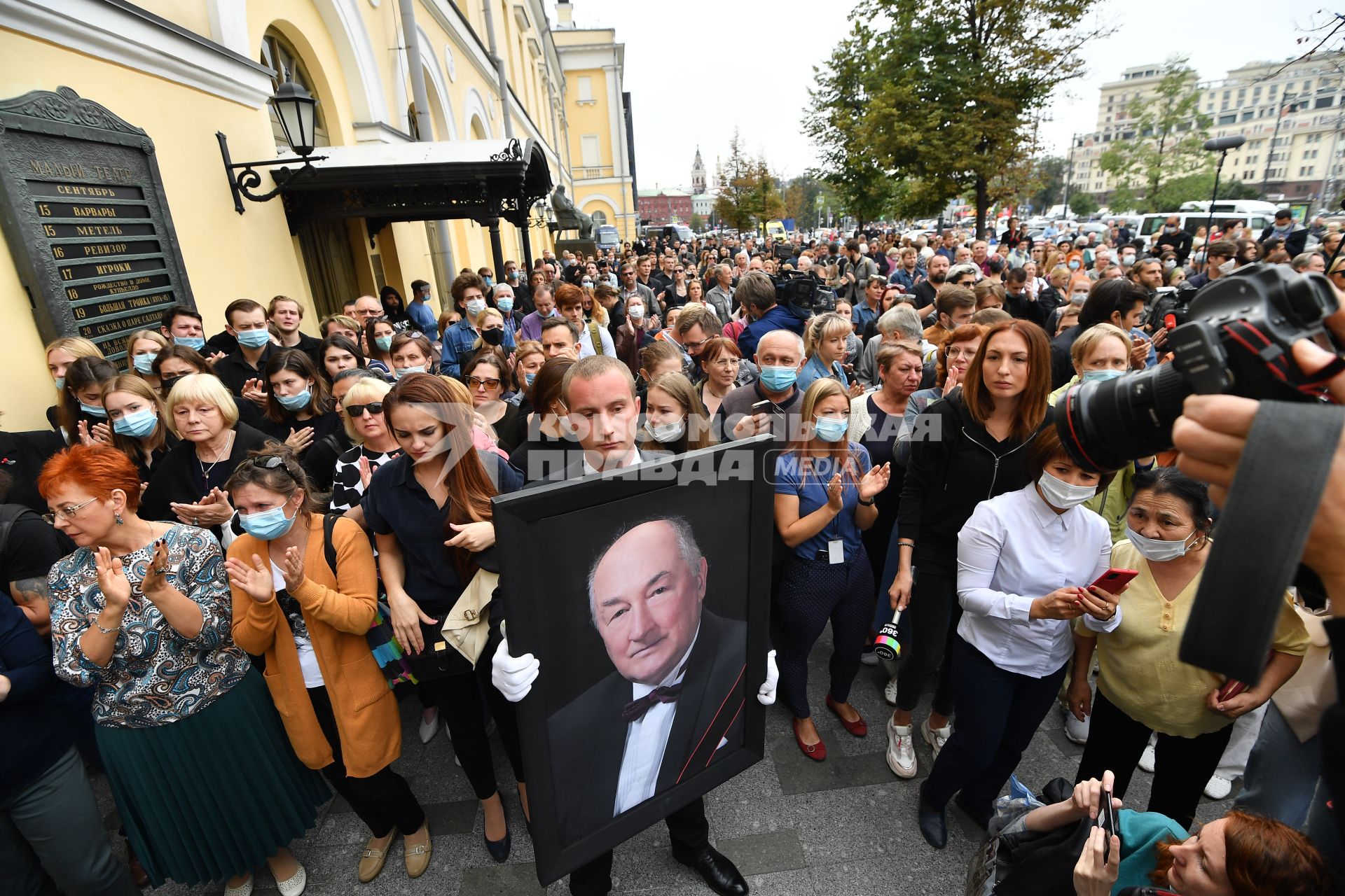 Москва. Портрет народного артиста РФ Бориса Клюева во время церемонии прощания в Малом театре.