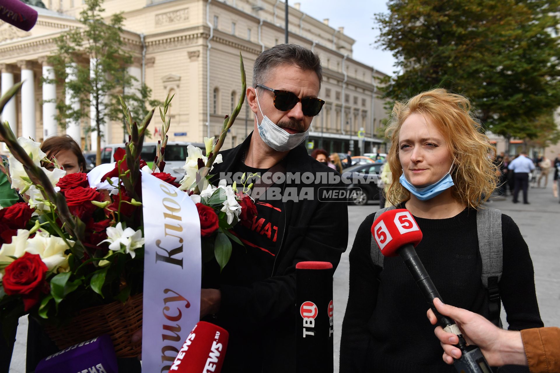 Москва.  Актриса Полина Рашкина перед началом церемонии прощания с народным артистом России Борисом Клюевым в Малом театре.