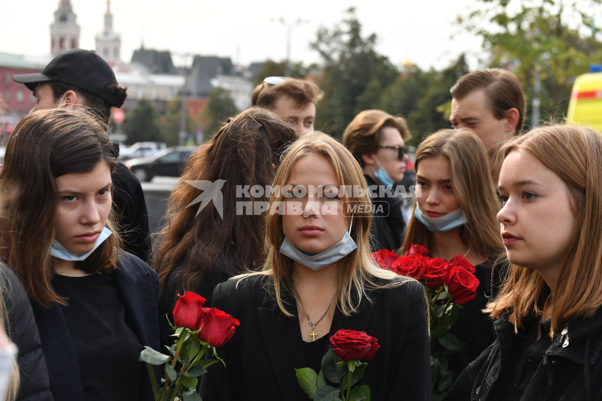 Москва. Студенты курса Бориса Клюева в Щепкинском училище во время церемонии прощания с народным артистом РФ Борисом Клюевым в Малом театре.