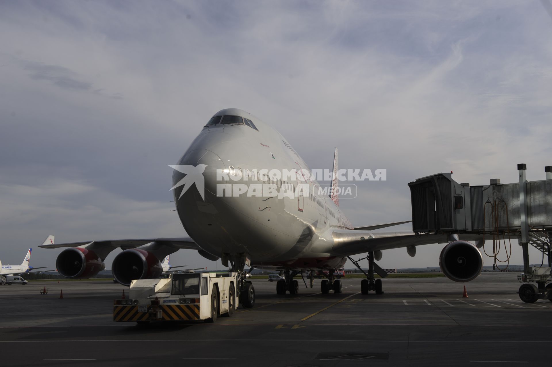 Екатеринбург. Самолет Боинг 747-400 авиакомпании \'Россия\' в аэропорту \'Кольцово\'