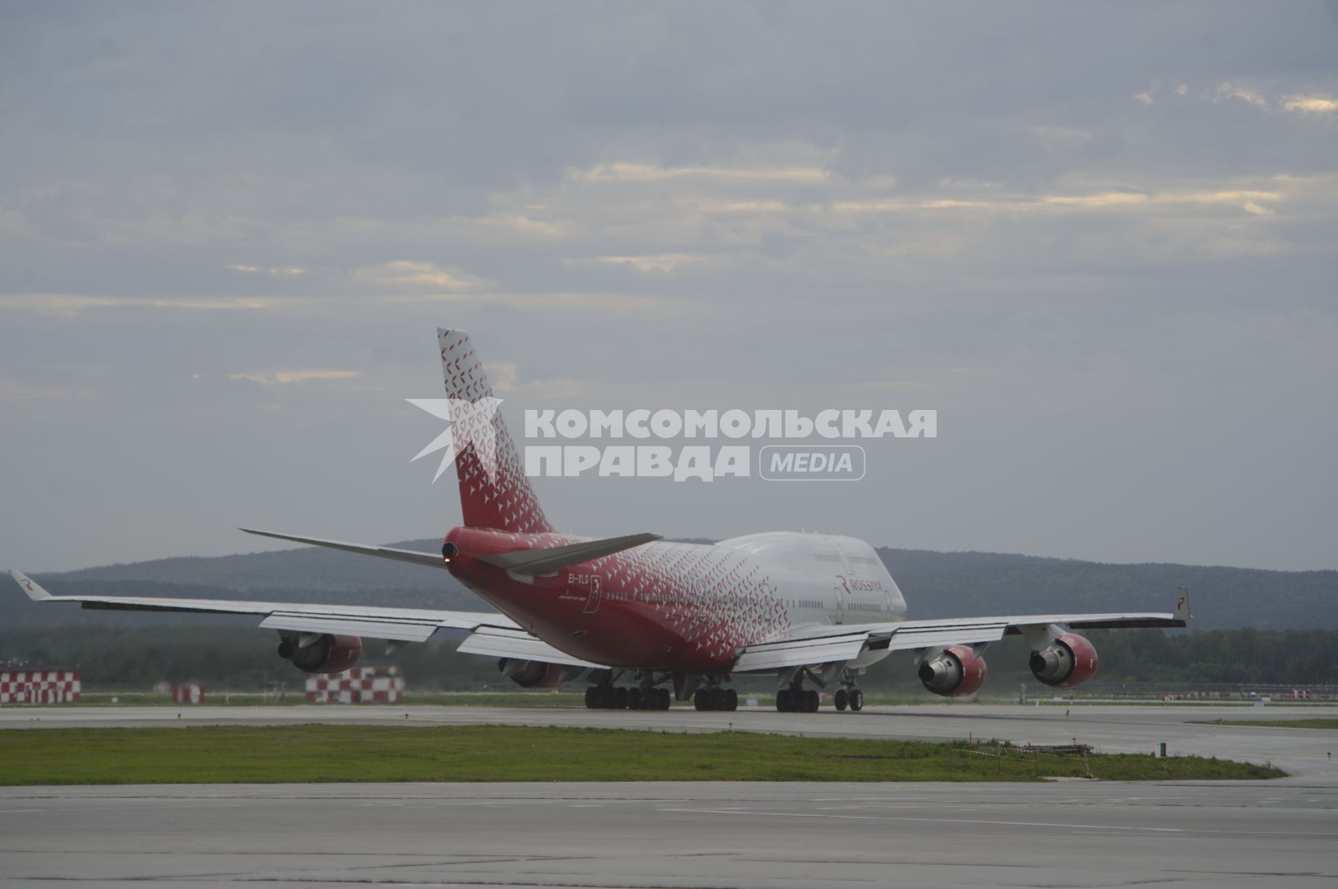 Екатеринбург. Самолет Боинг 747-400 авиакомпании \'Россия\' в аэропорту \'Кольцово\'