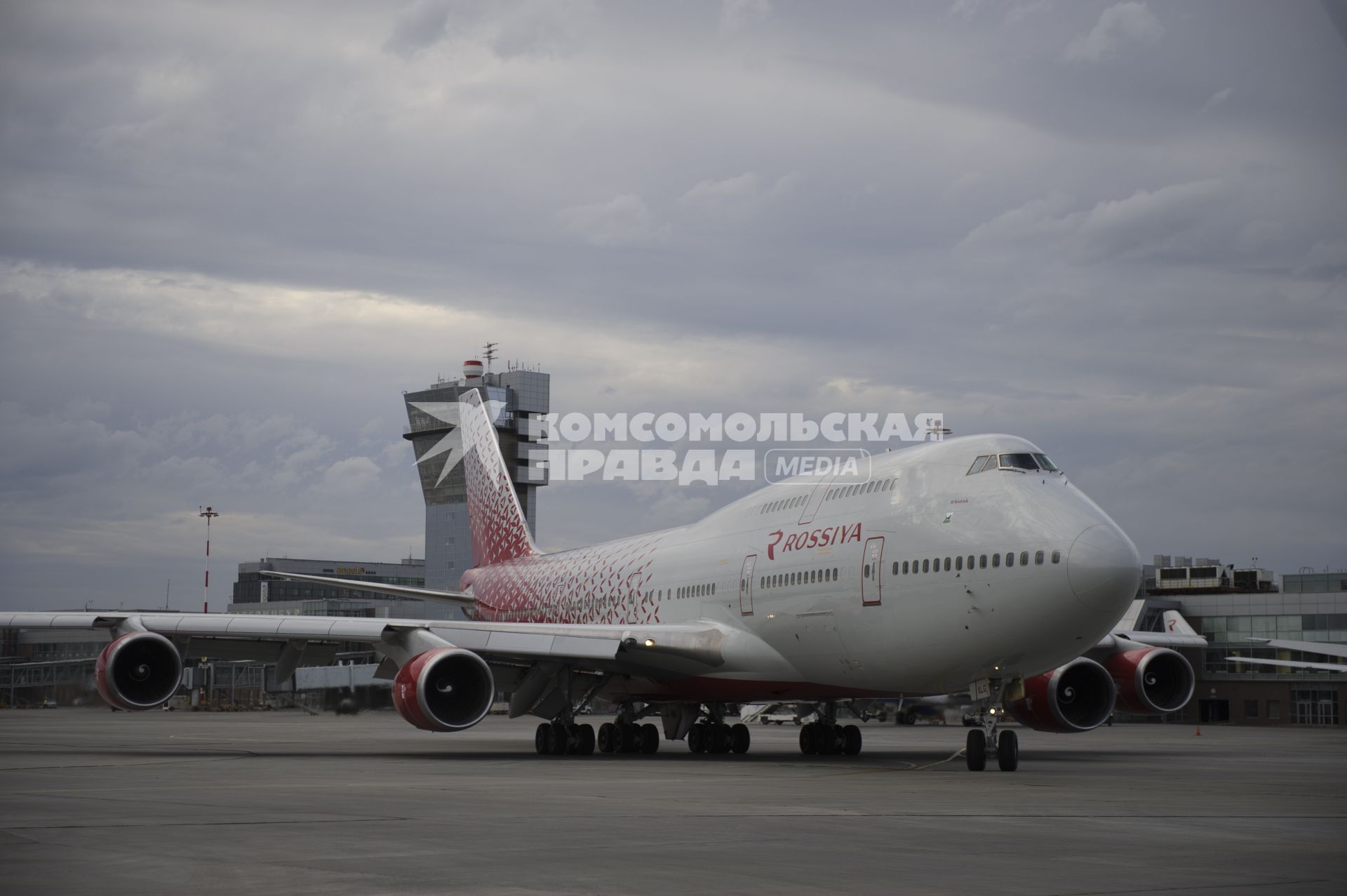 Екатеринбург. Самолет Боинг 747-400 авиакомпании \'Россия\' в аэропорту \'Кольцово\'