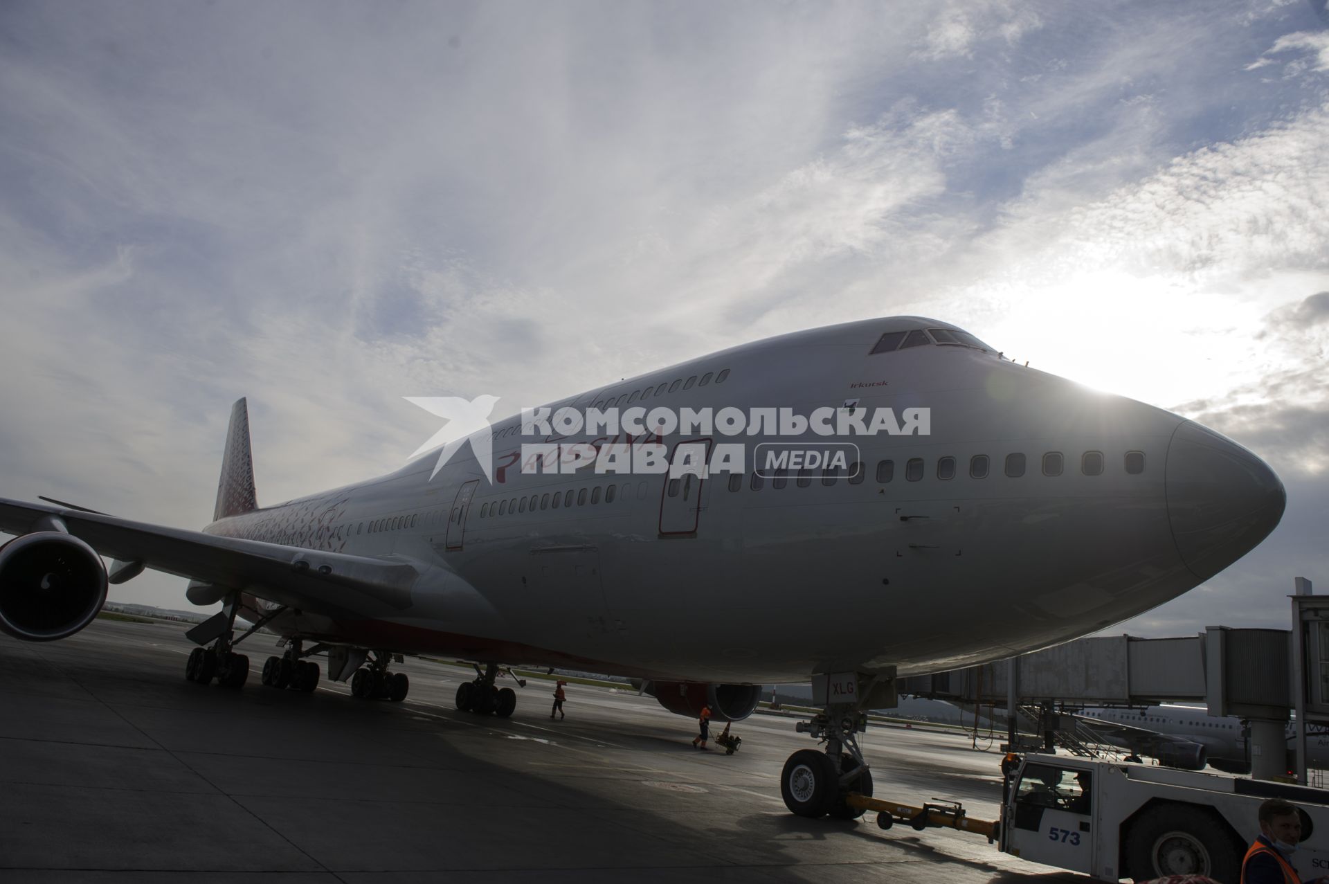 Екатеринбург. Самолет Боинг 747-400 авиакомпании \'Россия\' в аэропорту \'Кольцово\'